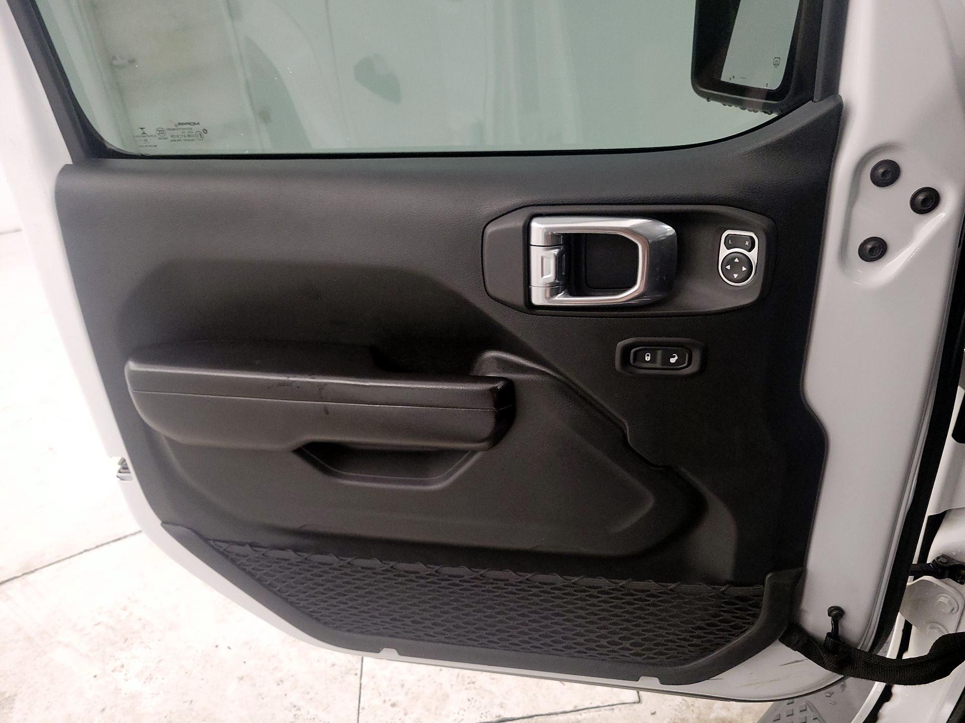 Thumbnail: 2021 Jeep Gladiator - 12