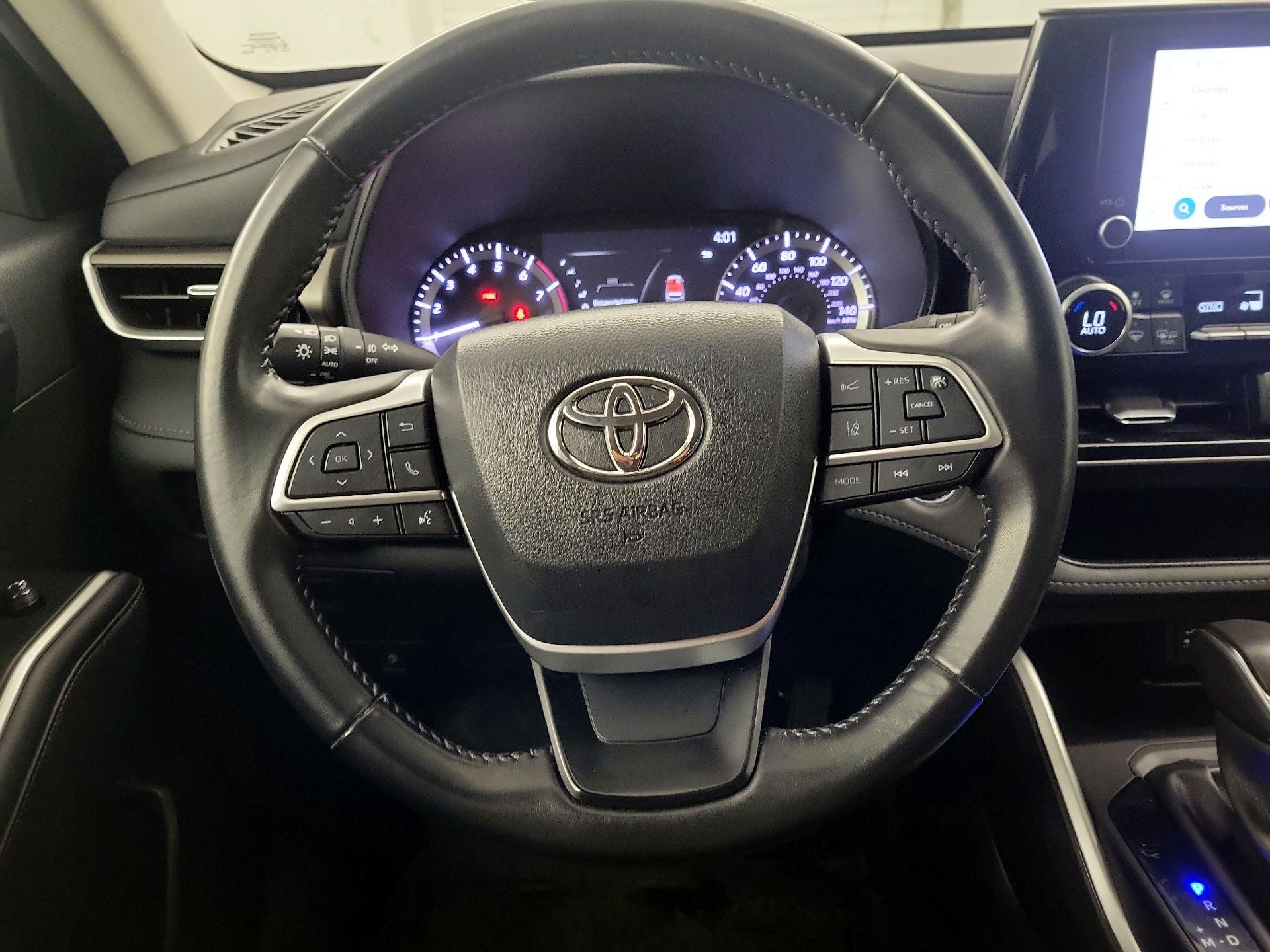 Thumbnail: 2023 Toyota Highlander - 10