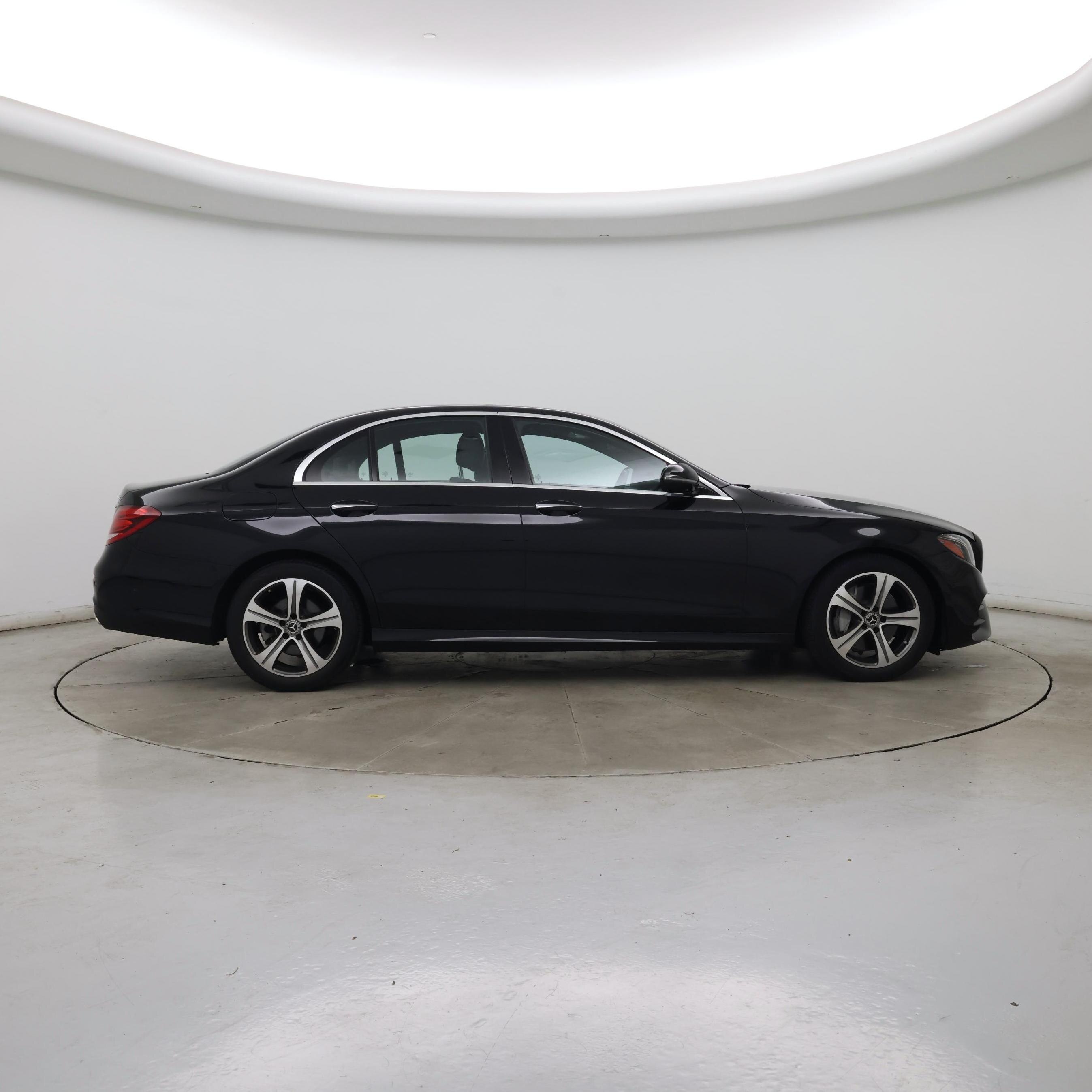 Thumbnail: 2020 Mercedes-Benz E-Class - 7
