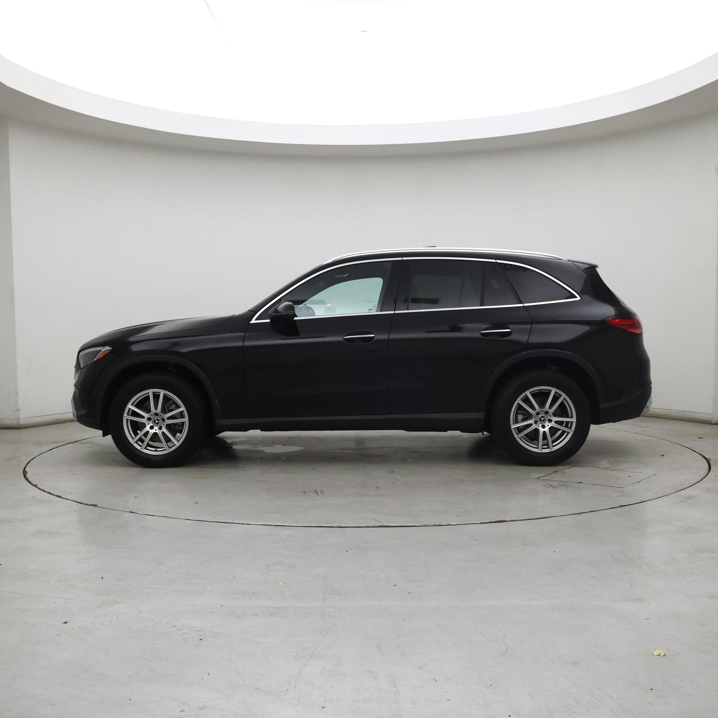 Thumbnail: 2023 Mercedes-Benz GLC - 3