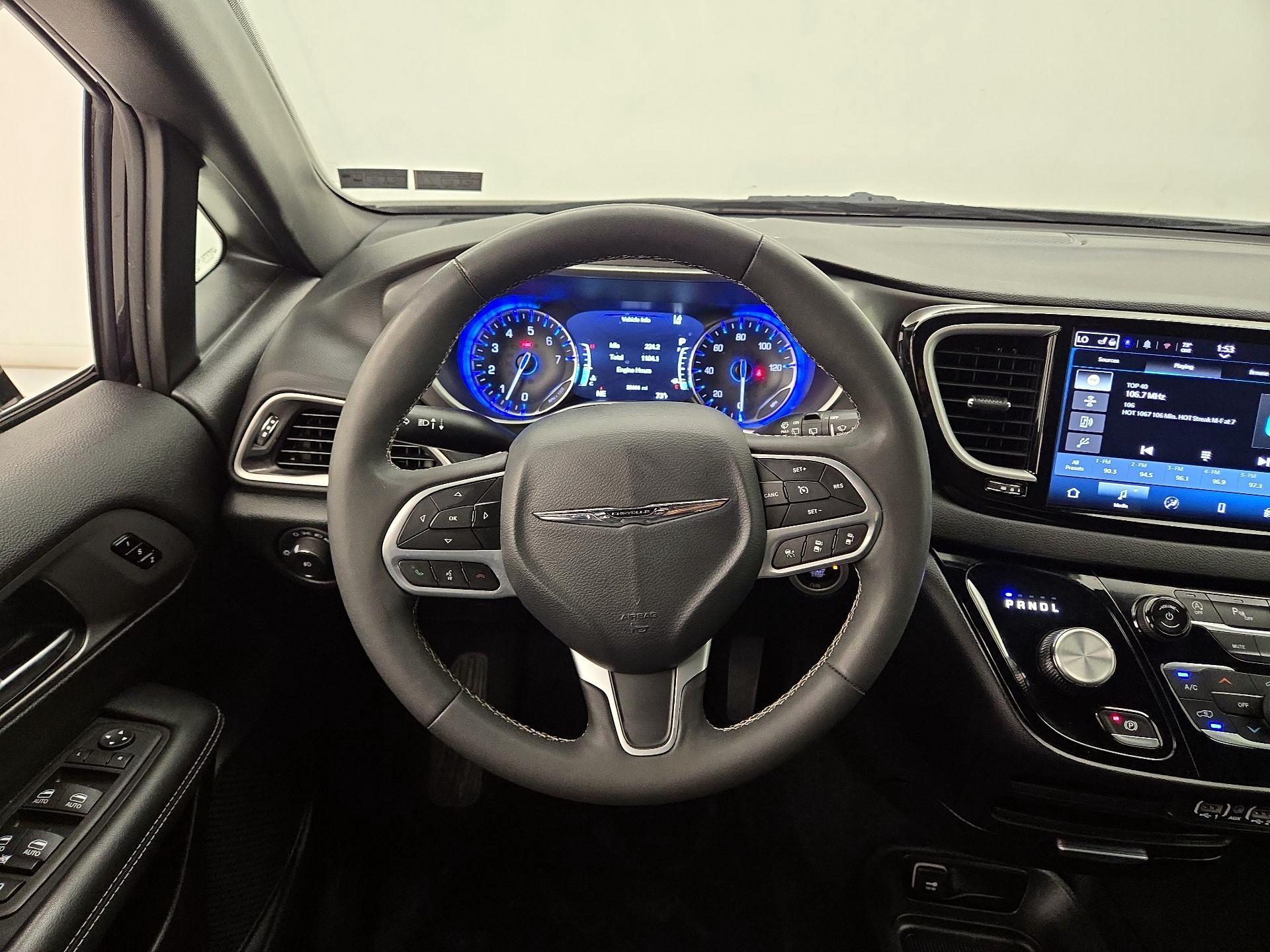 Thumbnail: 2025 Chrysler Pacifica - 10