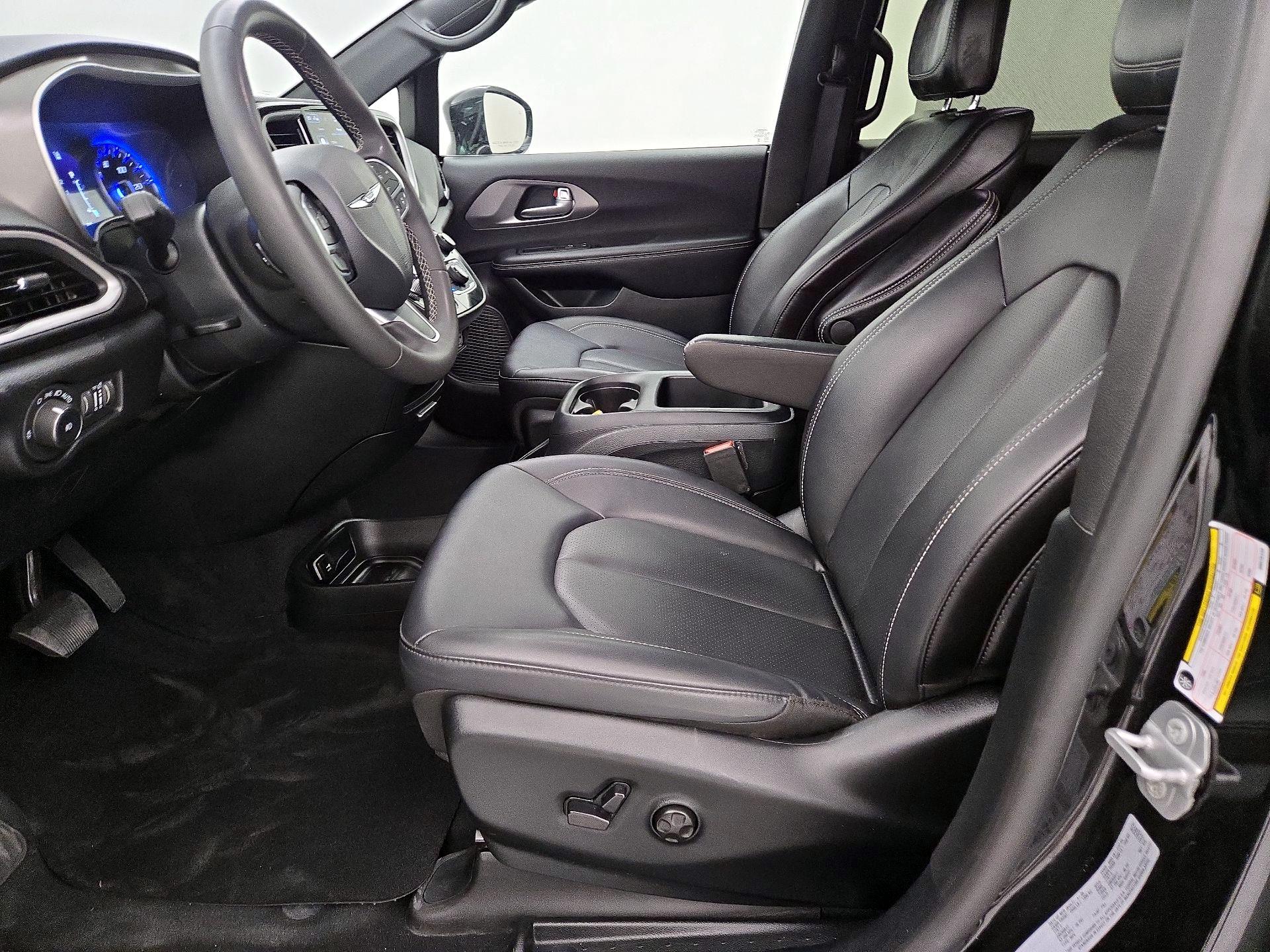 Thumbnail: 2025 Chrysler Pacifica - 11