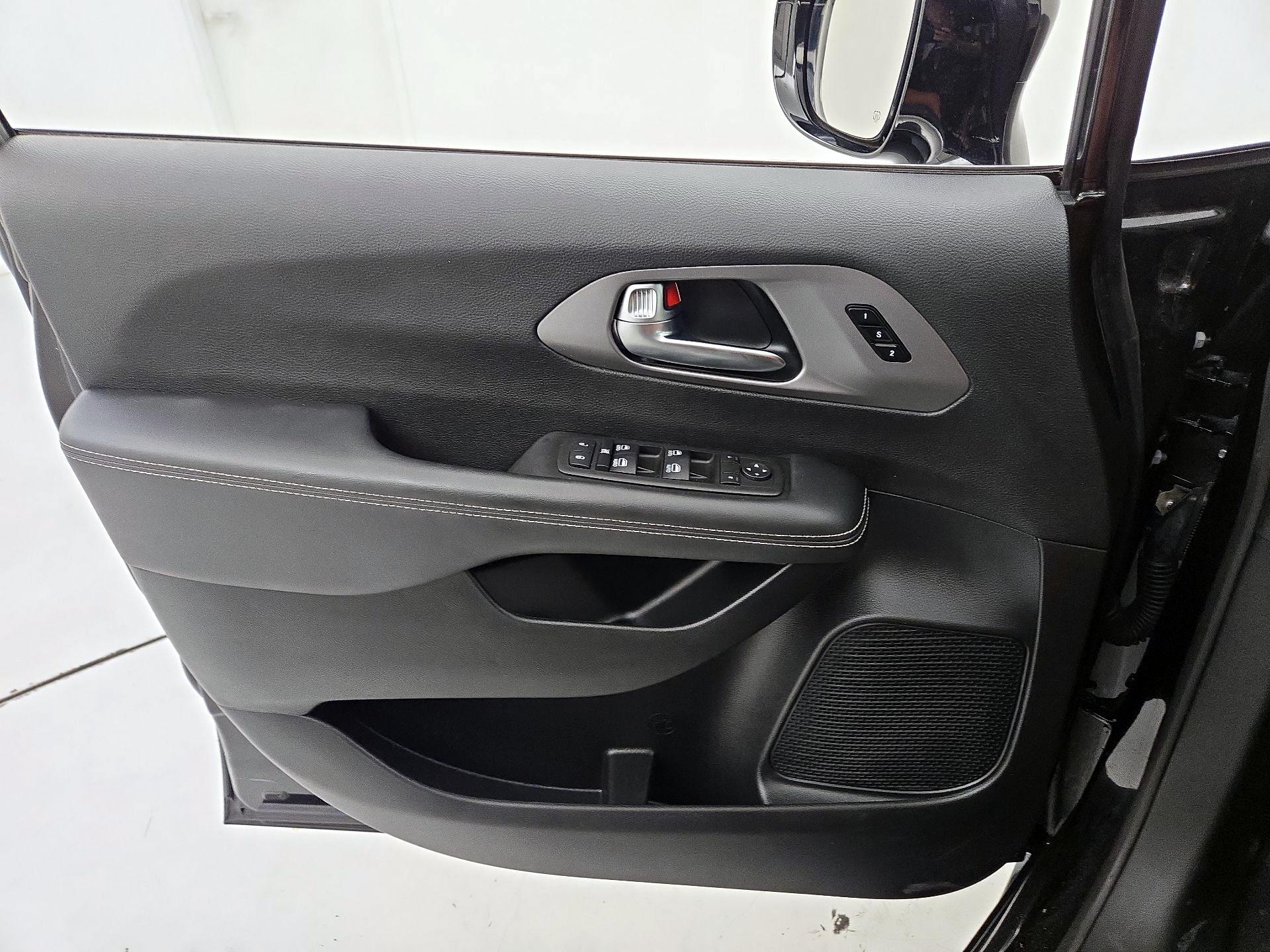 Thumbnail: 2025 Chrysler Pacifica - 12