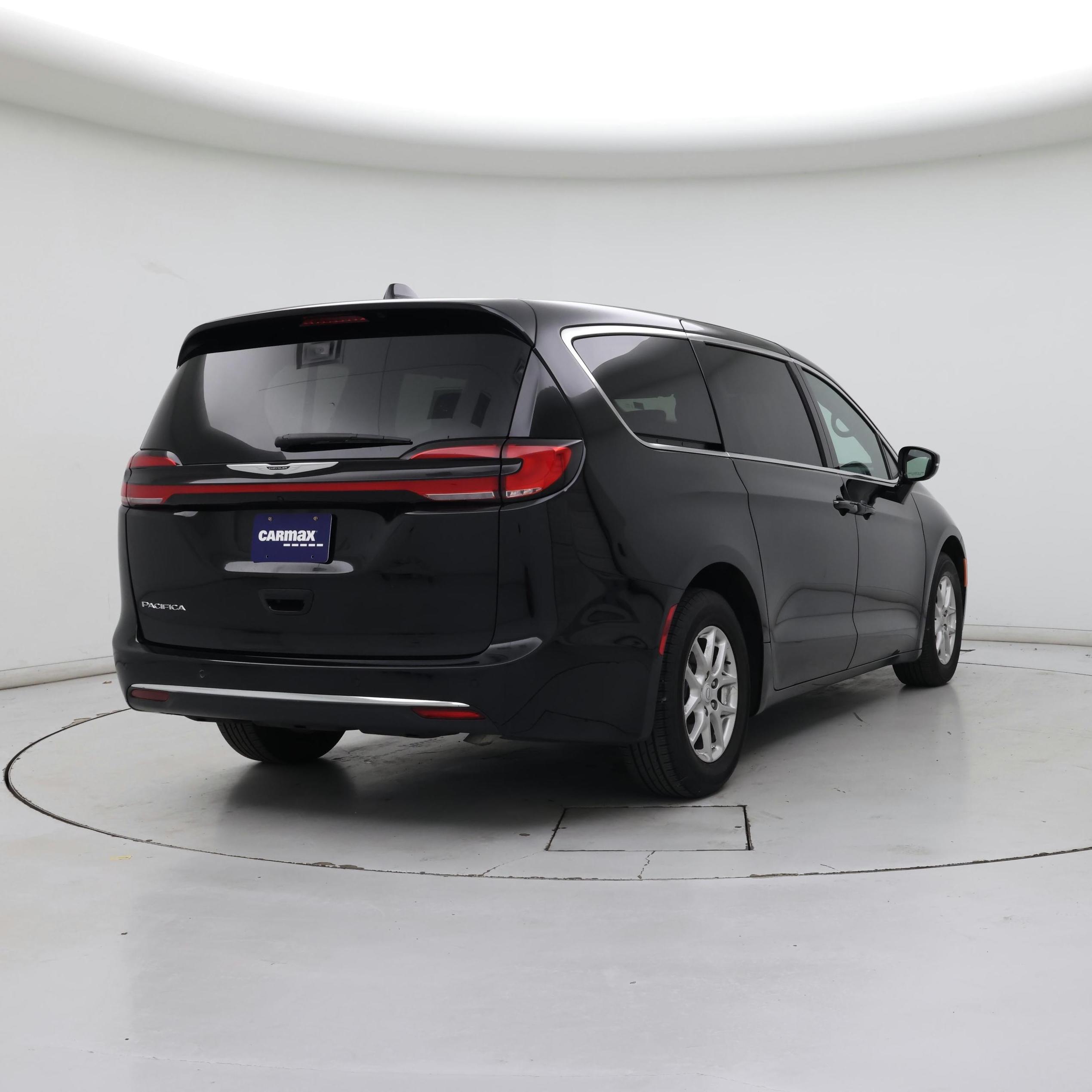Thumbnail: 2025 Chrysler Pacifica - 8