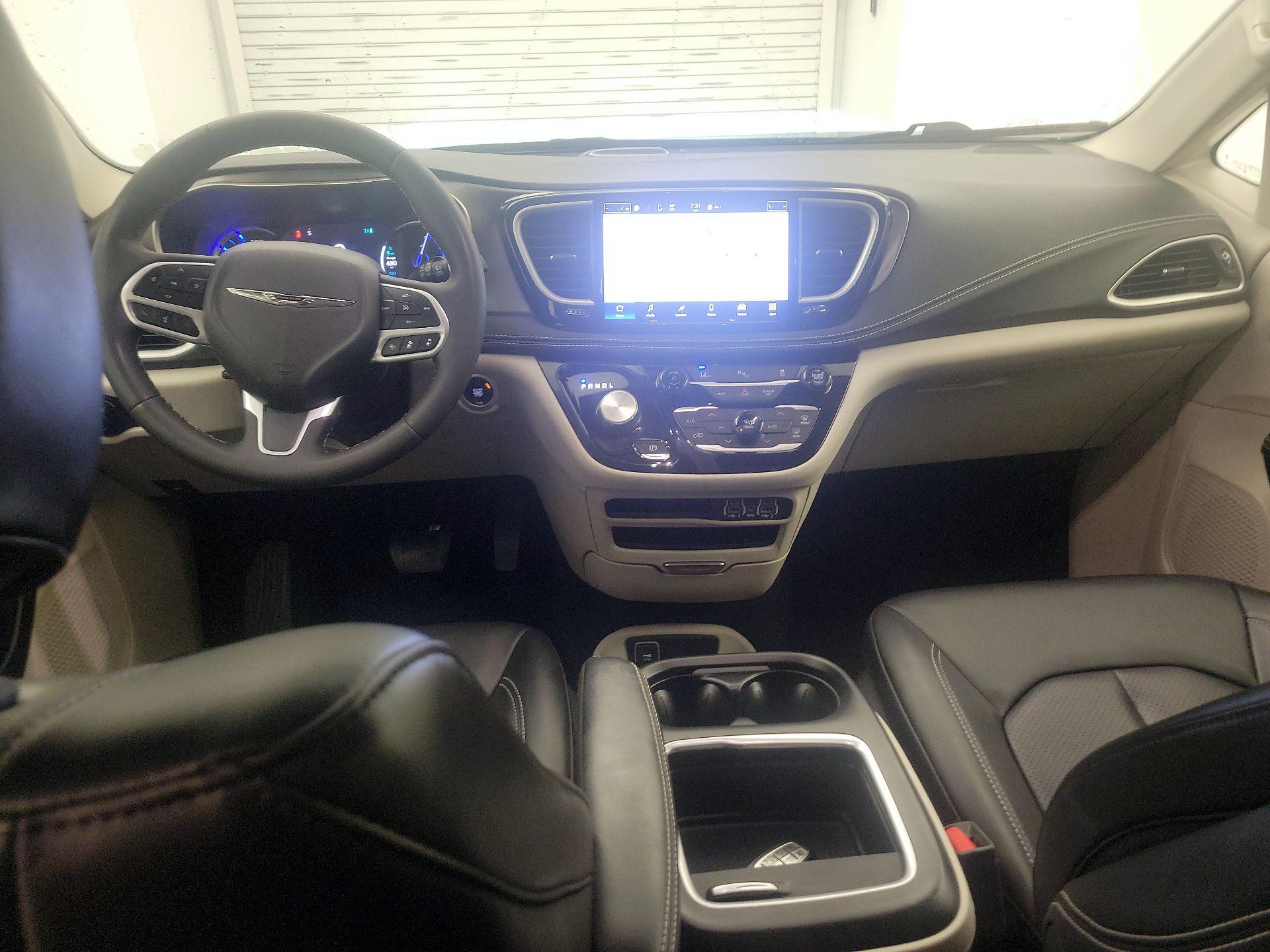 Thumbnail: 2023 Chrysler Pacifica - 9