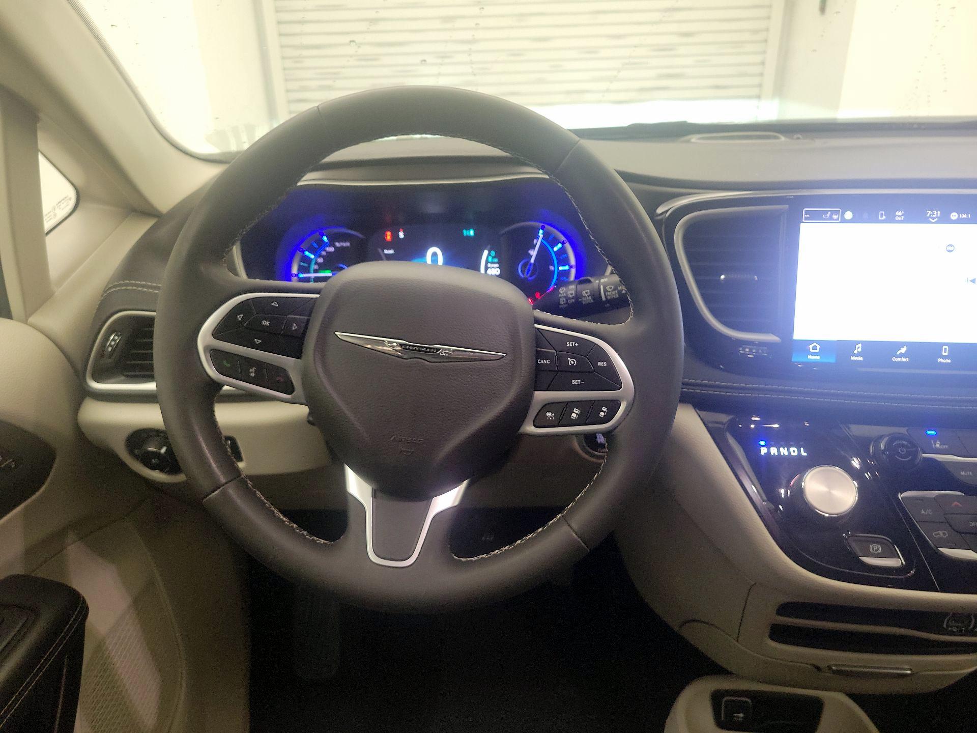 Thumbnail: 2023 Chrysler Pacifica - 10