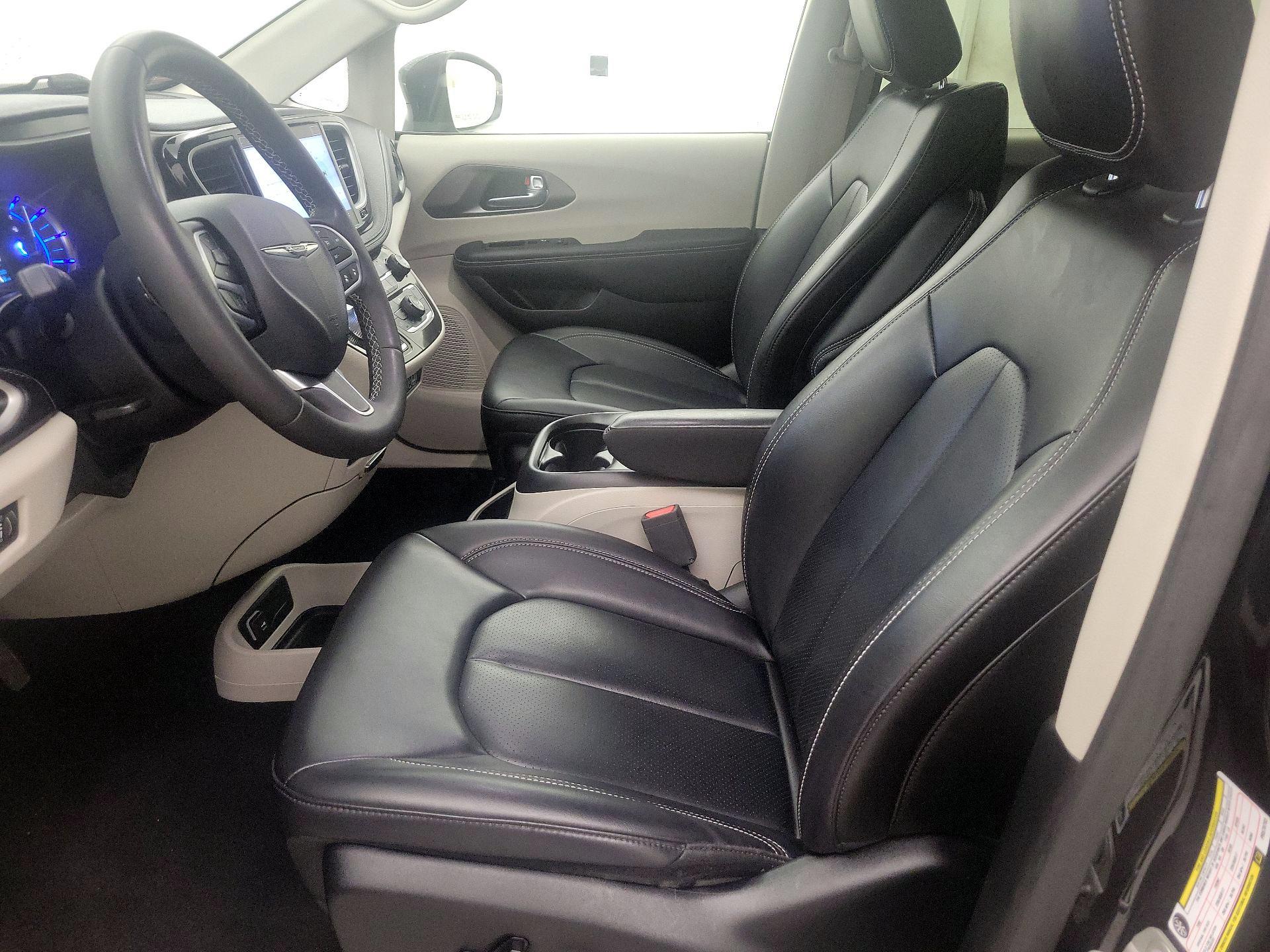 Thumbnail: 2023 Chrysler Pacifica - 11