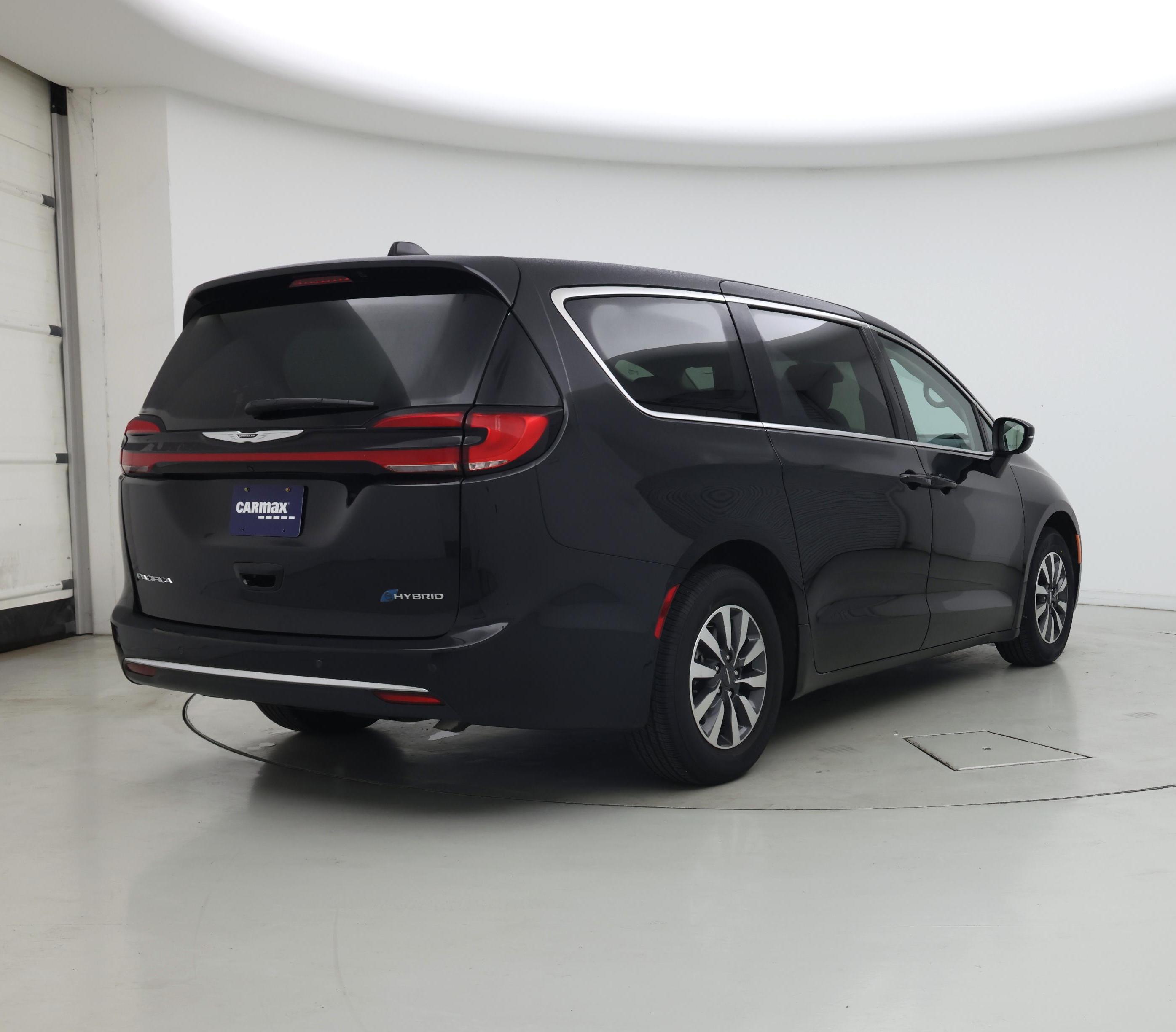 Thumbnail: 2023 Chrysler Pacifica - 8