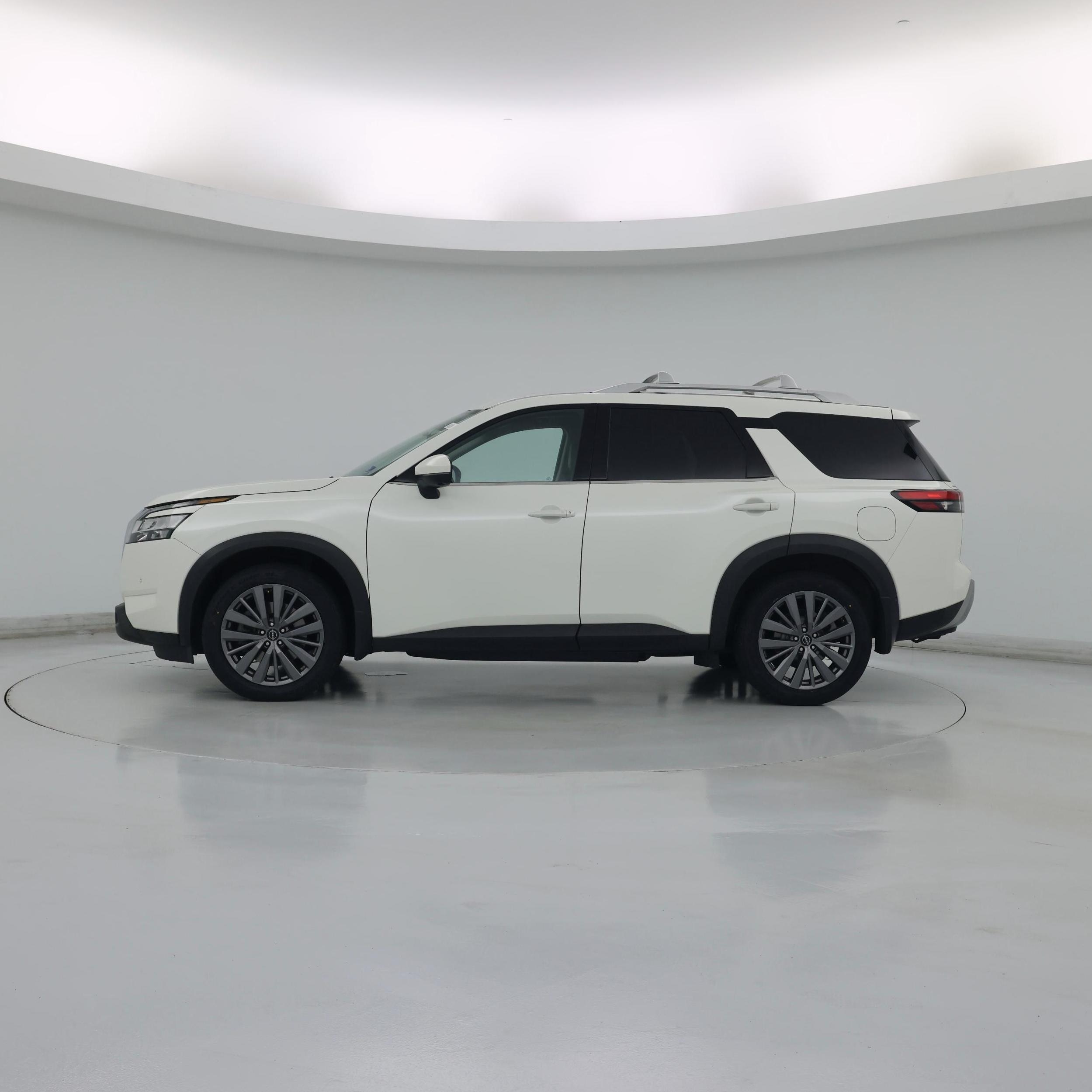 Thumbnail: 2023 Nissan Pathfinder - 3