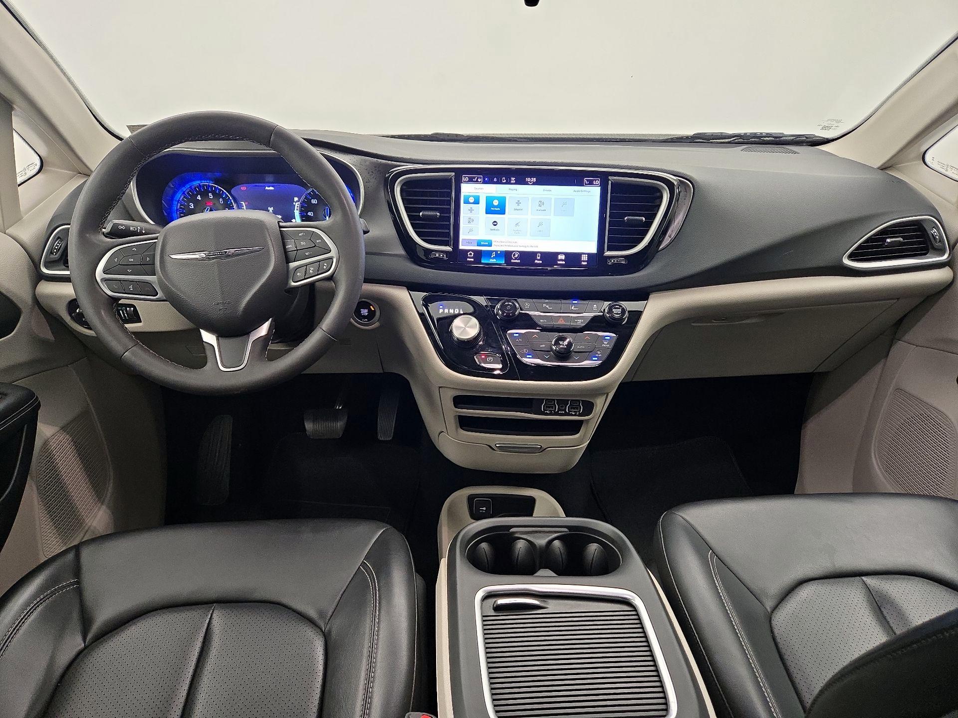 Thumbnail: 2023 Chrysler Pacifica - 9