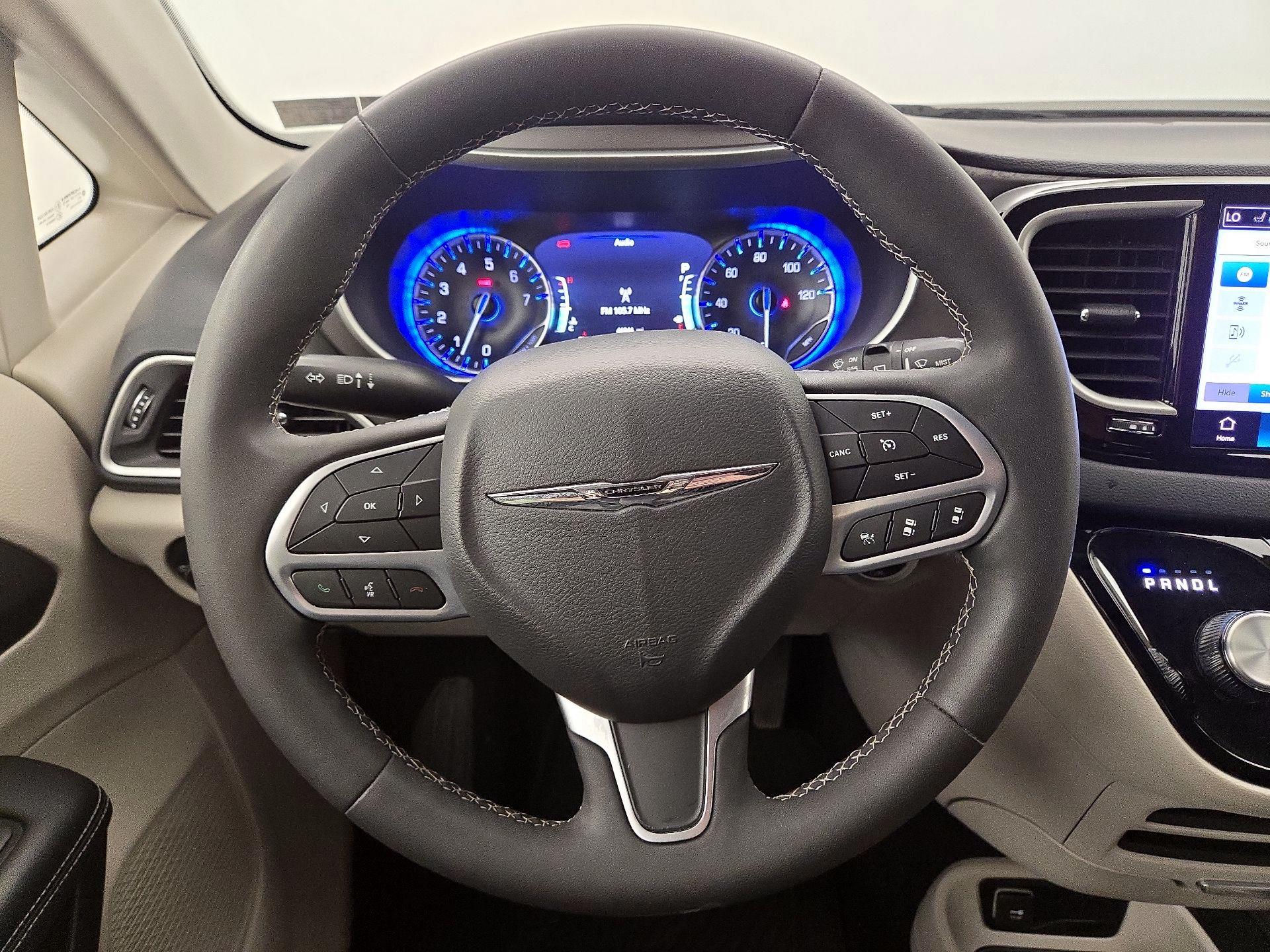 Thumbnail: 2023 Chrysler Pacifica - 10