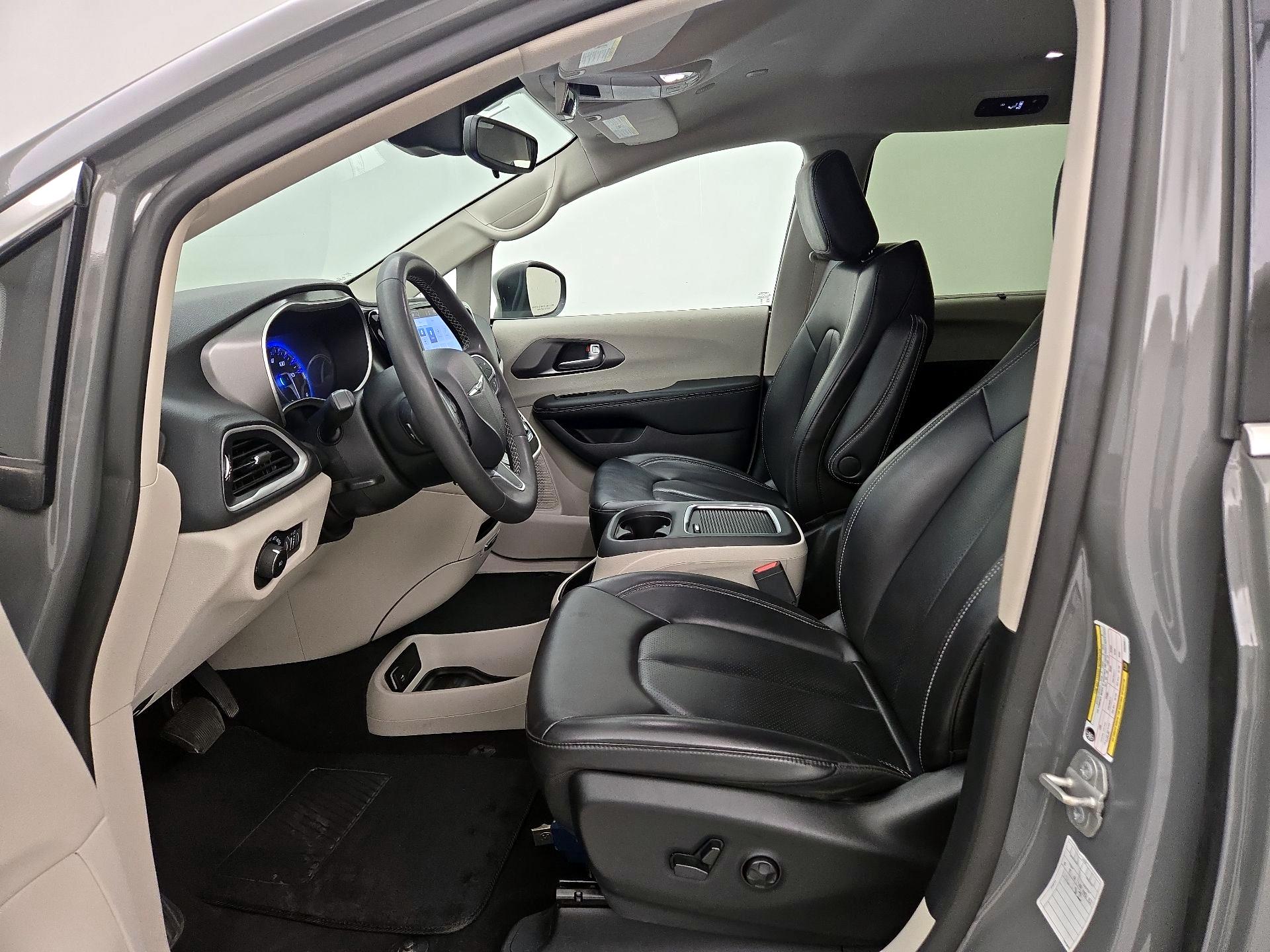 Thumbnail: 2023 Chrysler Pacifica - 11