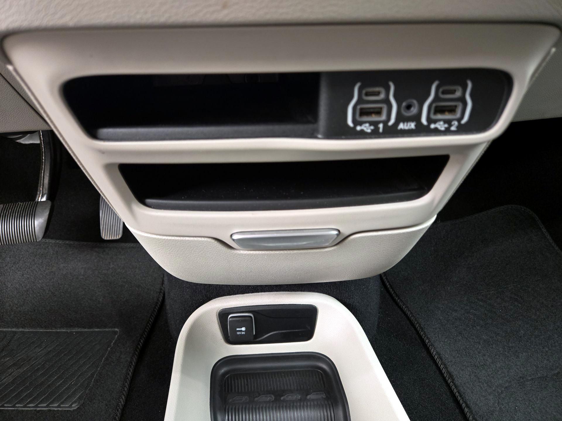 Thumbnail: 2023 Chrysler Pacifica - 18
