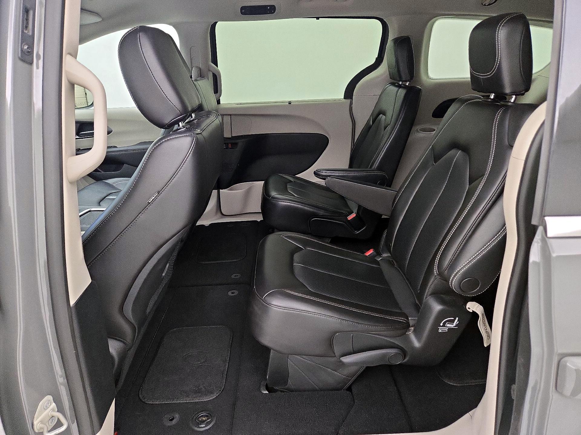 Thumbnail: 2023 Chrysler Pacifica - 19