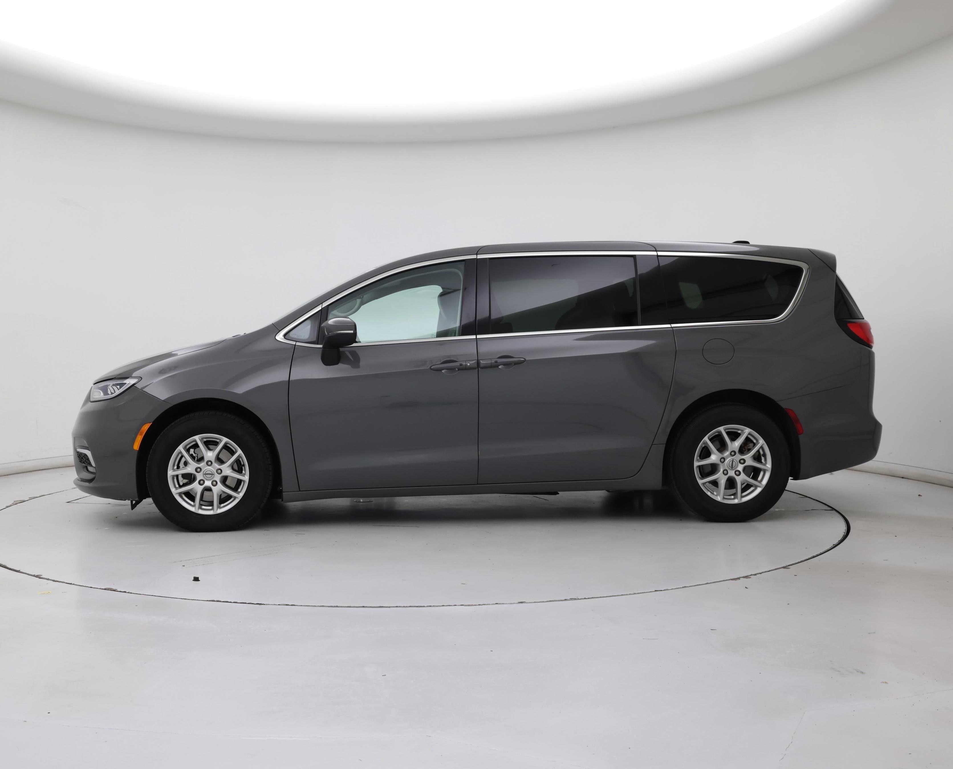 Thumbnail: 2023 Chrysler Pacifica - 3