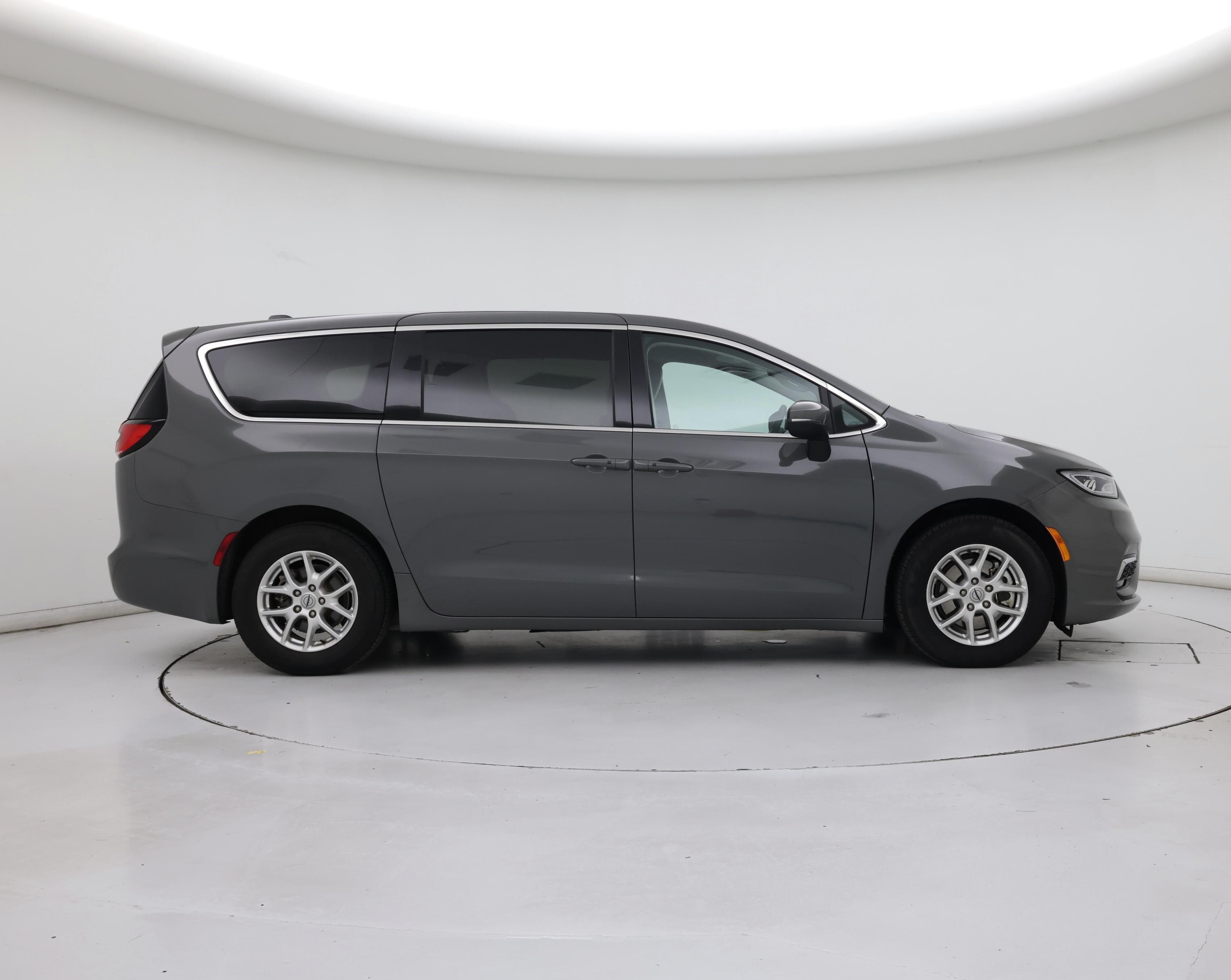 Thumbnail: 2023 Chrysler Pacifica - 7