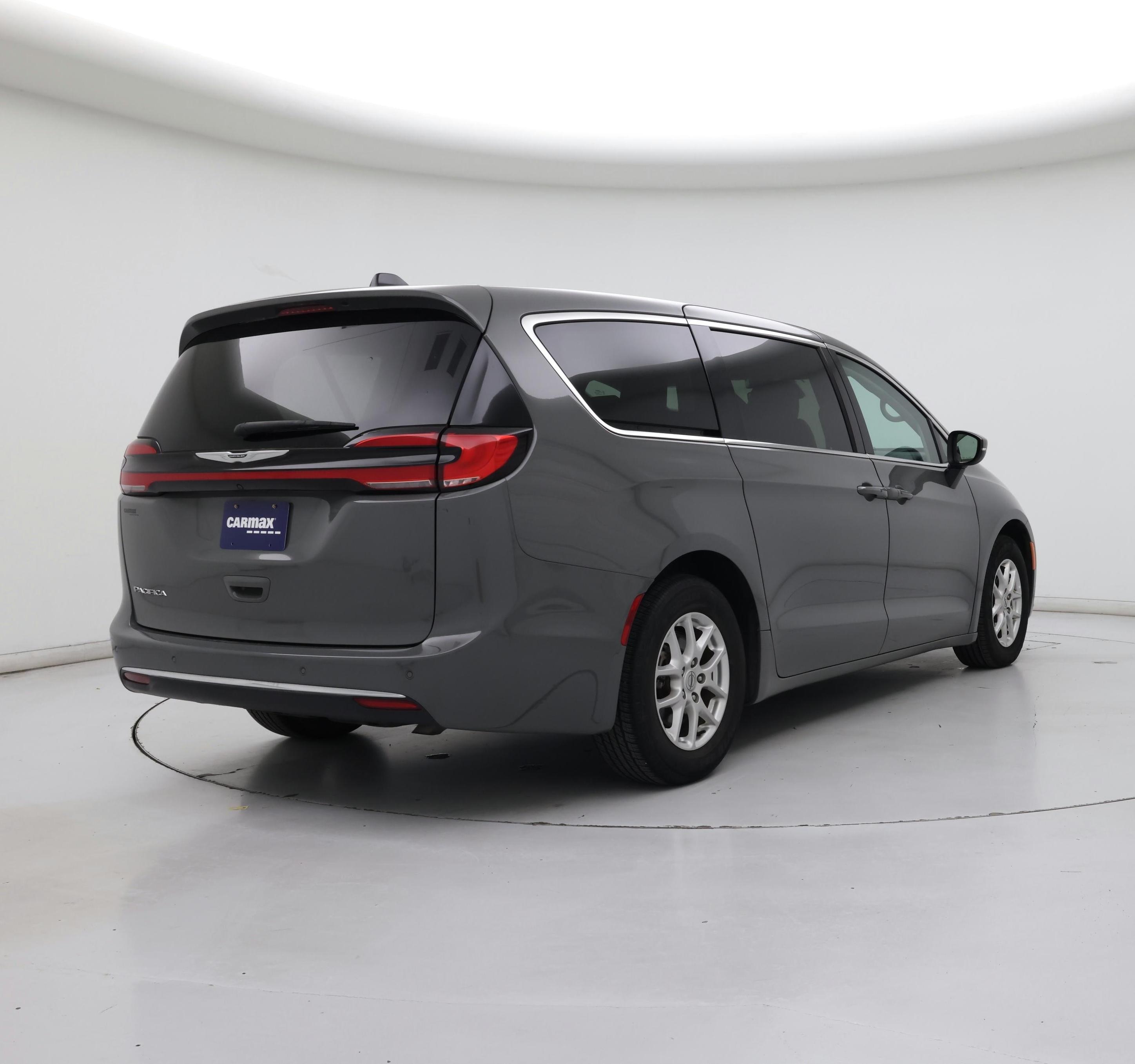 Thumbnail: 2023 Chrysler Pacifica - 8