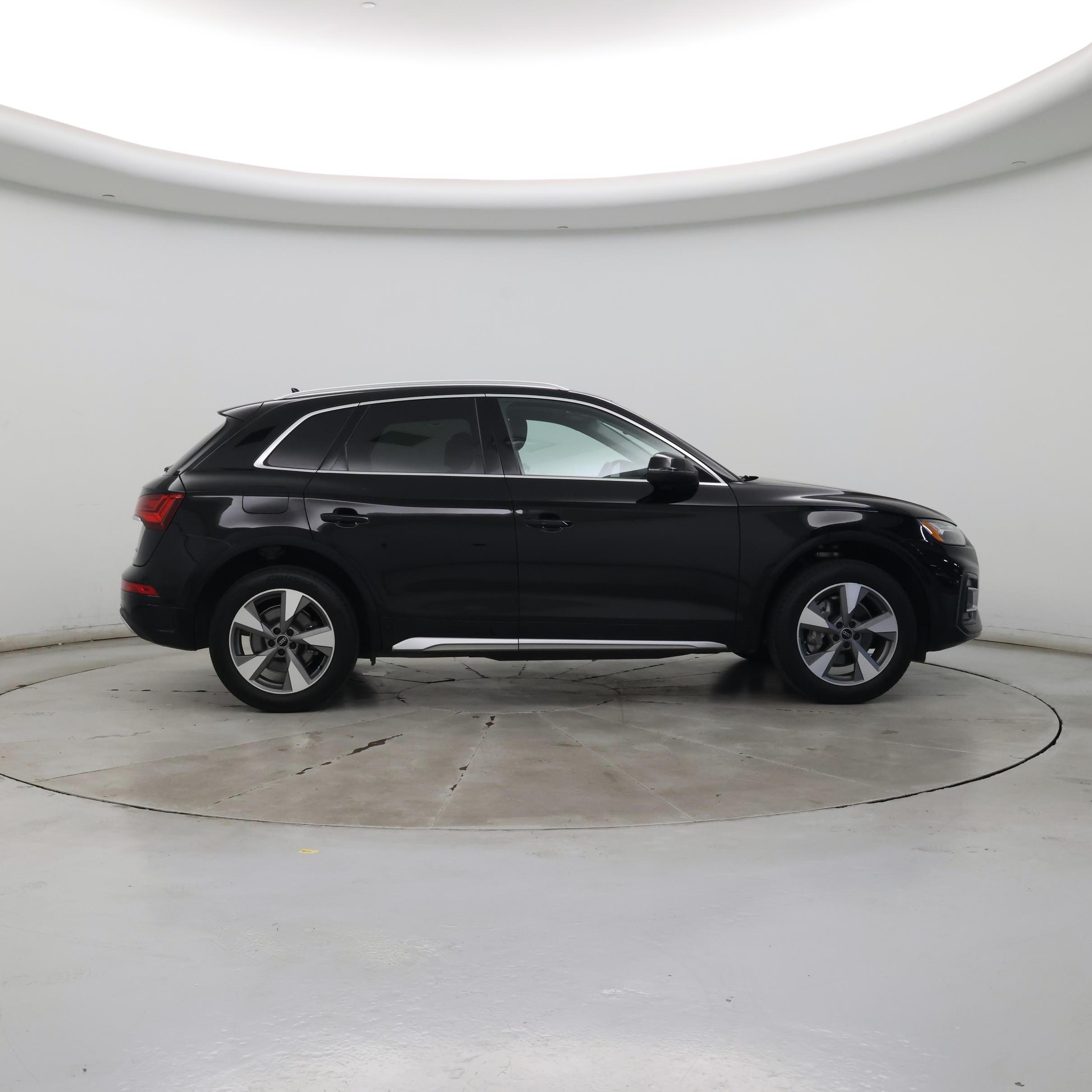 Thumbnail: 2023 Audi Q5 - 7