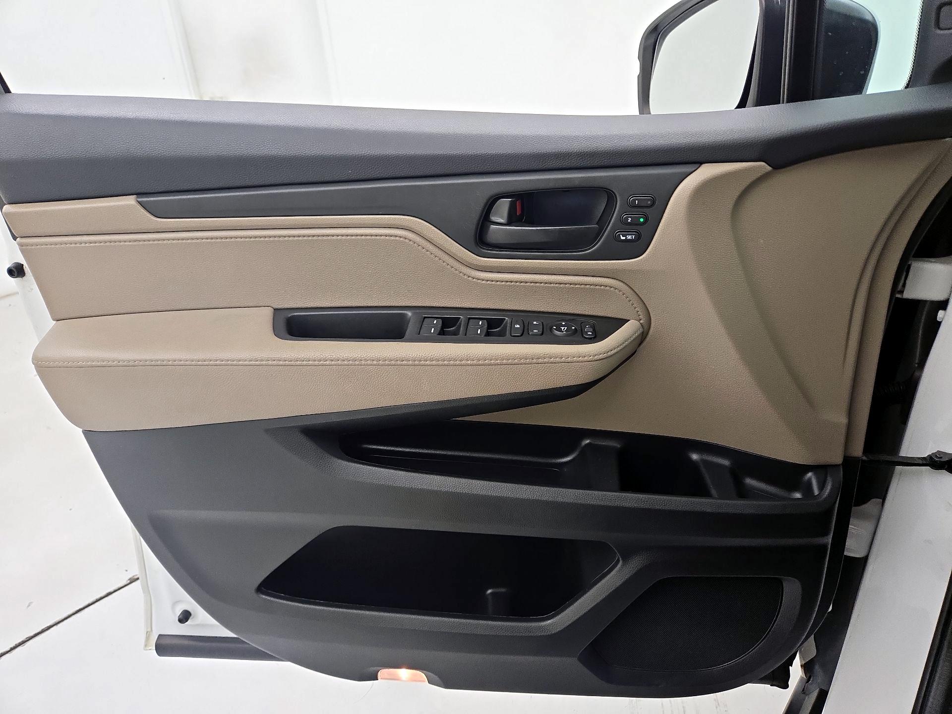 Thumbnail: 2021 Honda Odyssey - 12