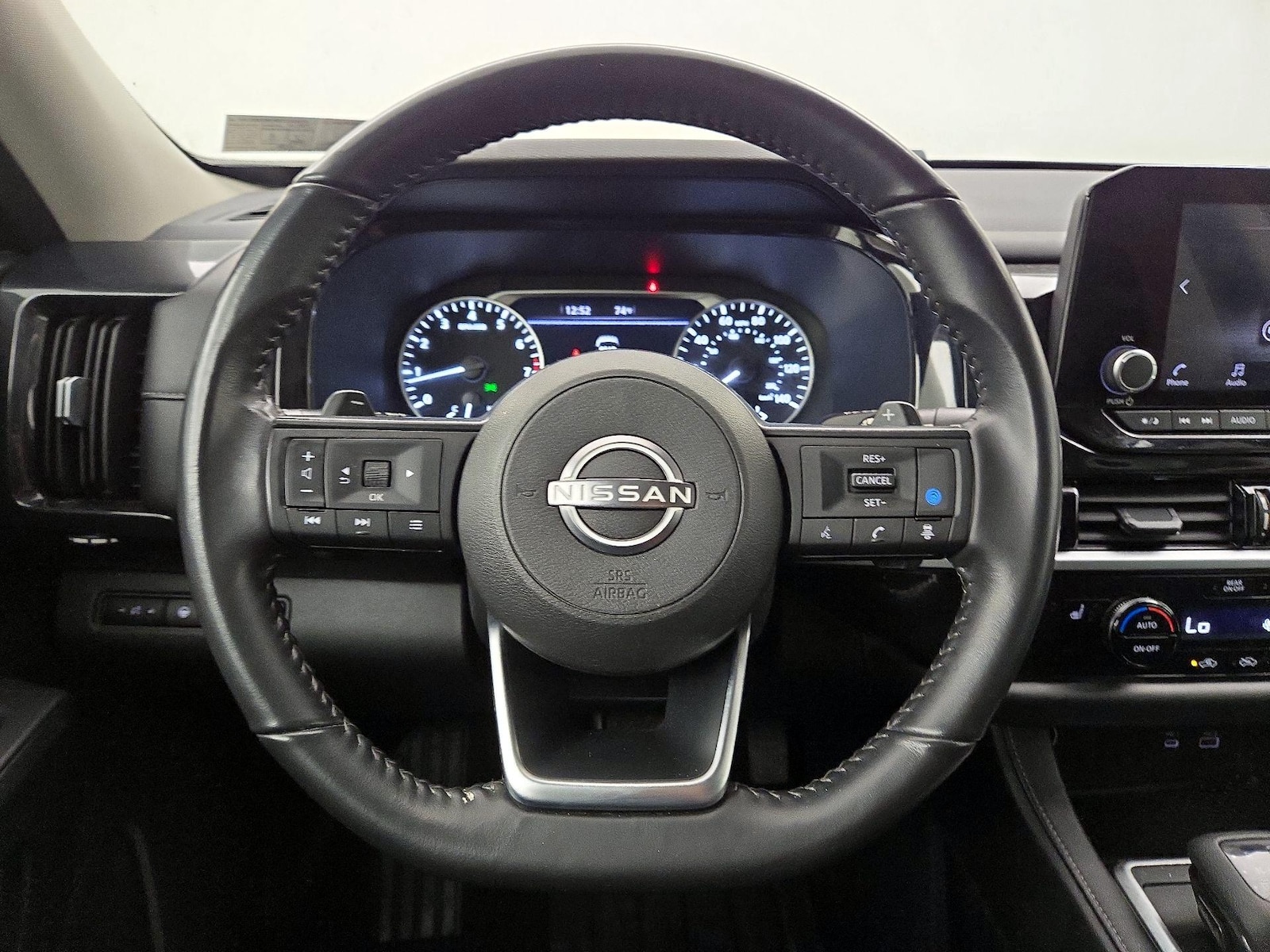 2024 Nissan Pathfinder SV - Photo 11