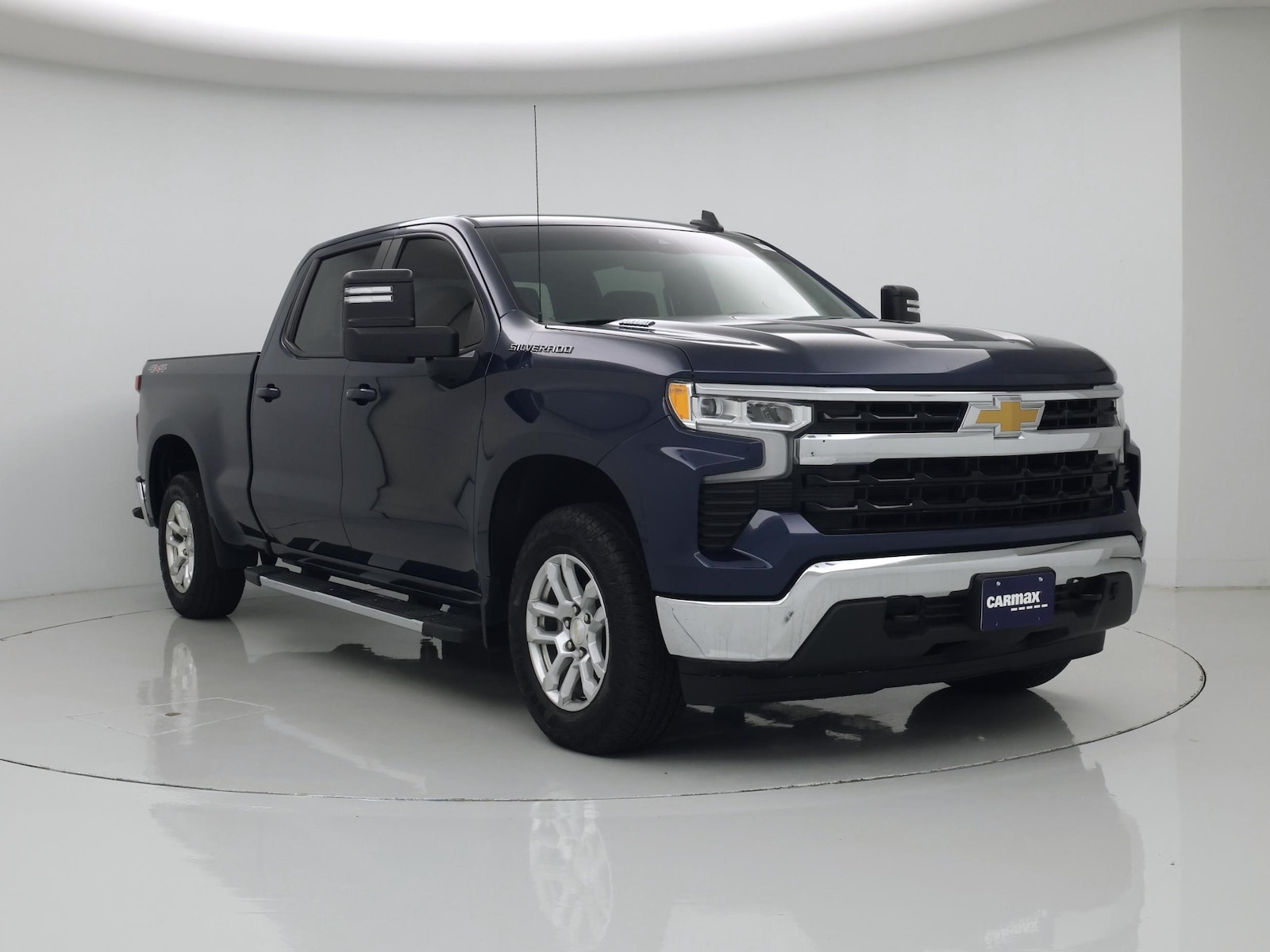 2022 Chevrolet Silverado 1500 LT - Photo 2