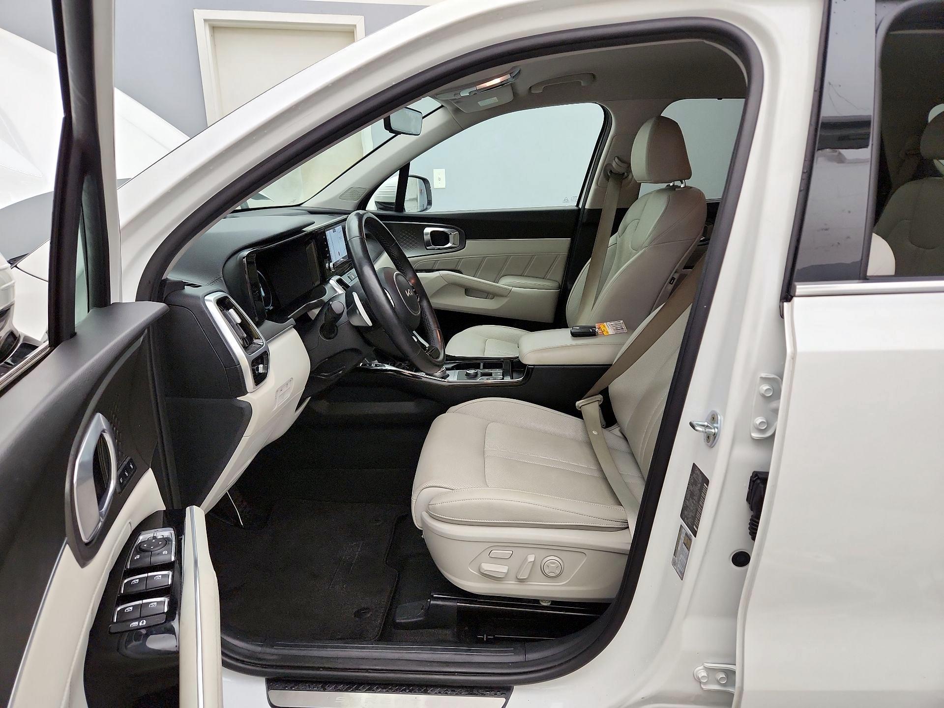 Thumbnail: 2023 Kia Sorento - 11
