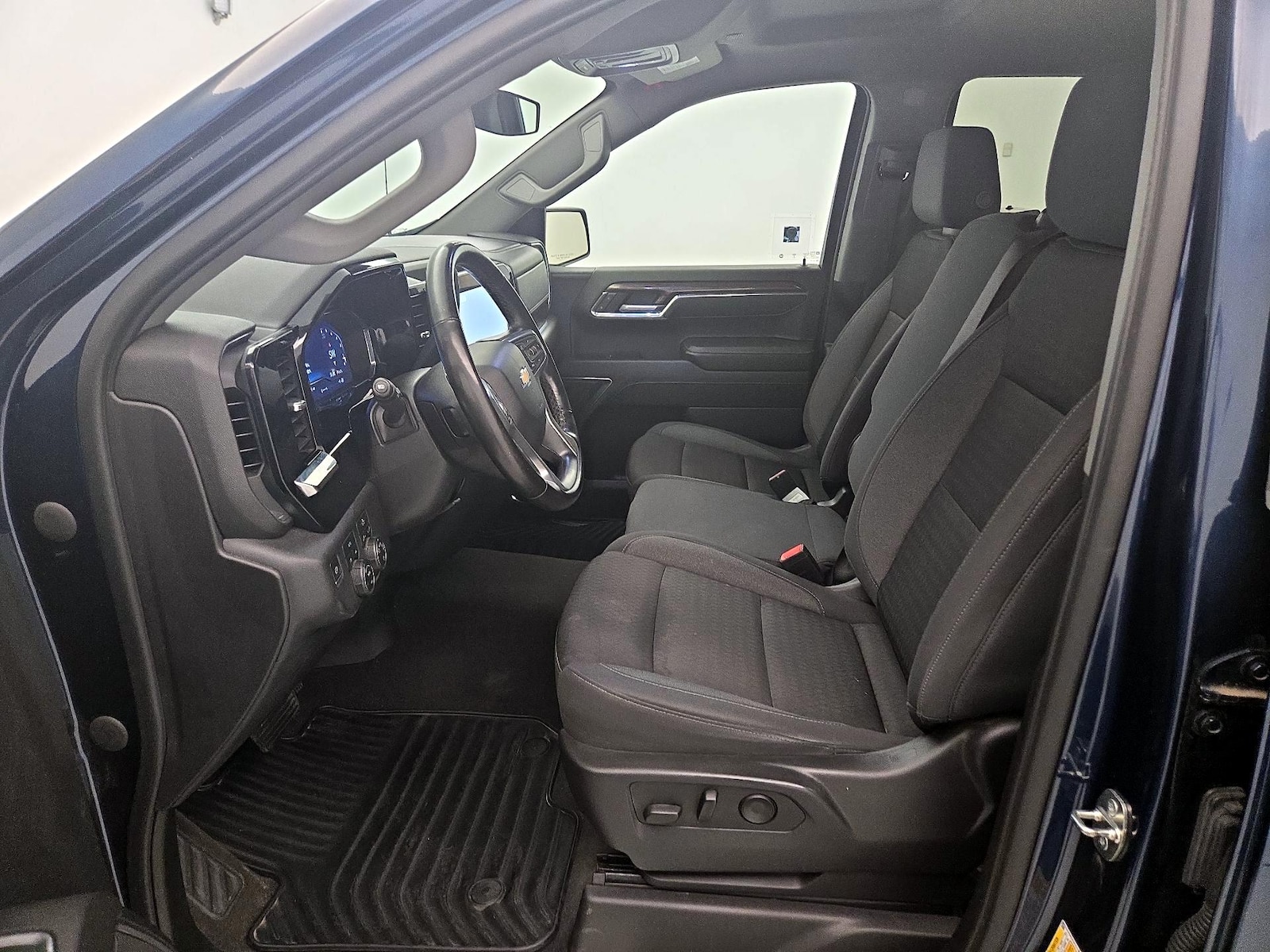 2023 Chevrolet Silverado 1500 LT - Photo 12