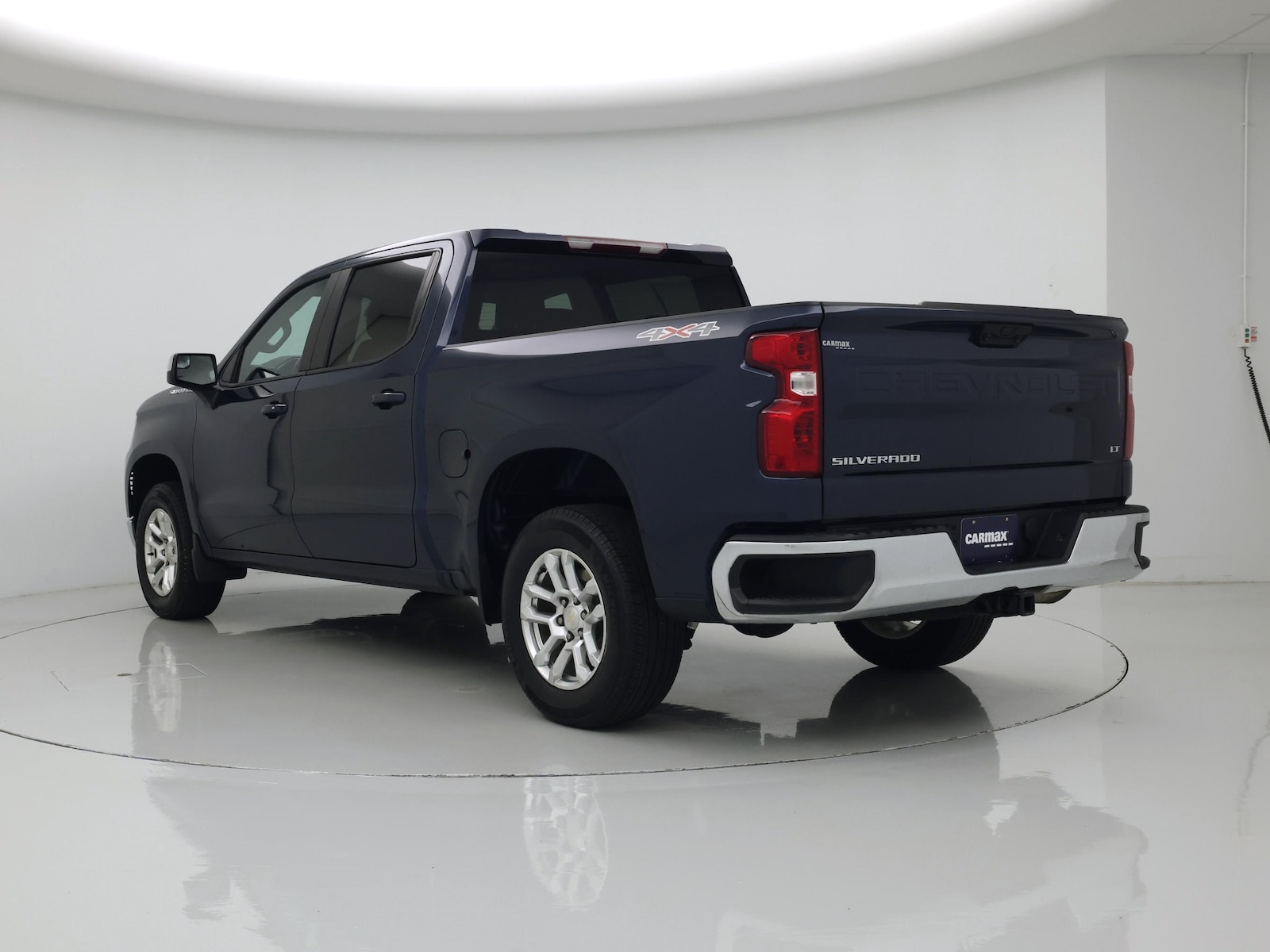 2023 Chevrolet Silverado 1500 LT - Photo 3