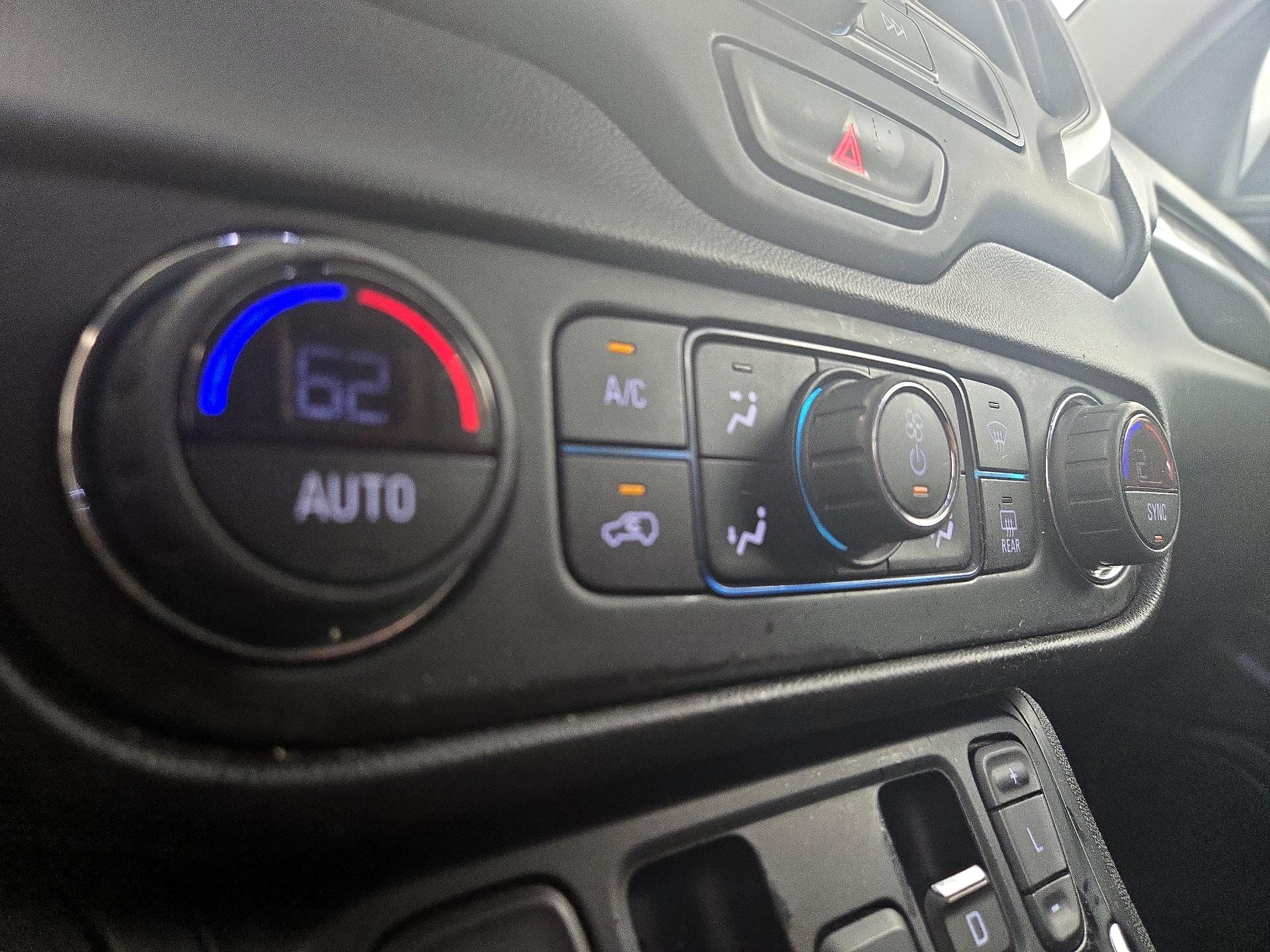 Thumbnail: 2020 GMC Terrain - 16