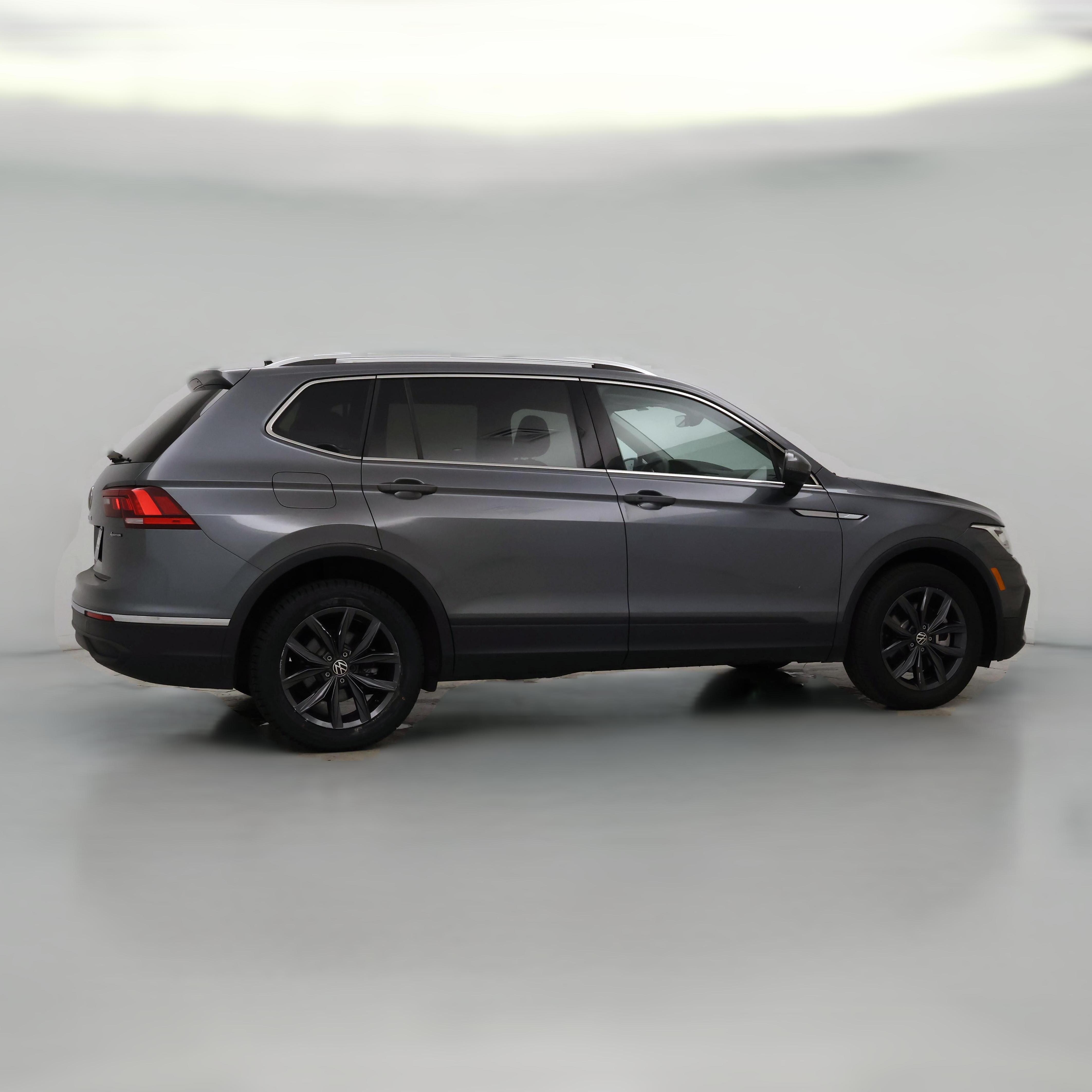 Thumbnail: 2023 Volkswagen Tiguan - 1