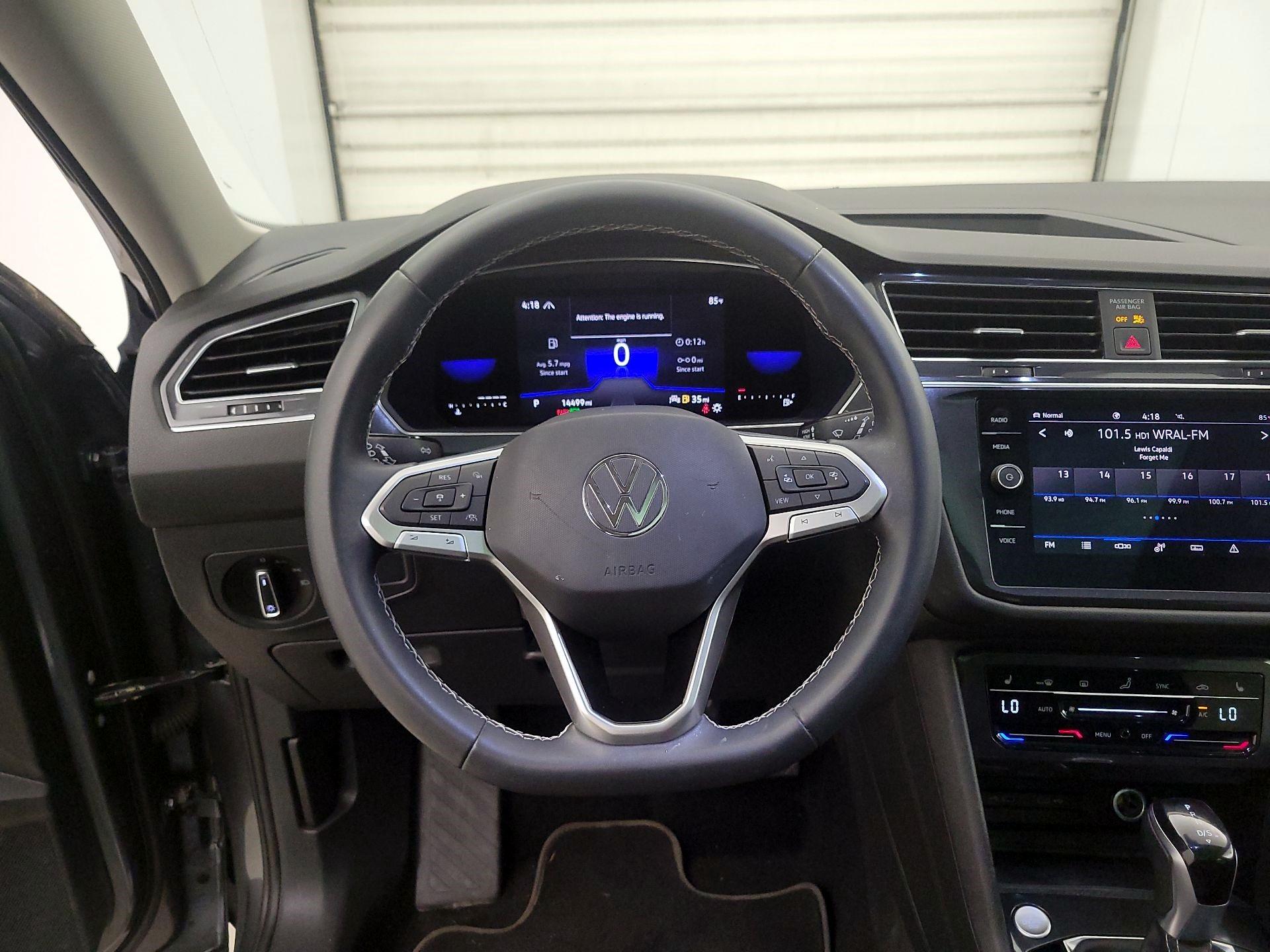Thumbnail: 2023 Volkswagen Tiguan - 10