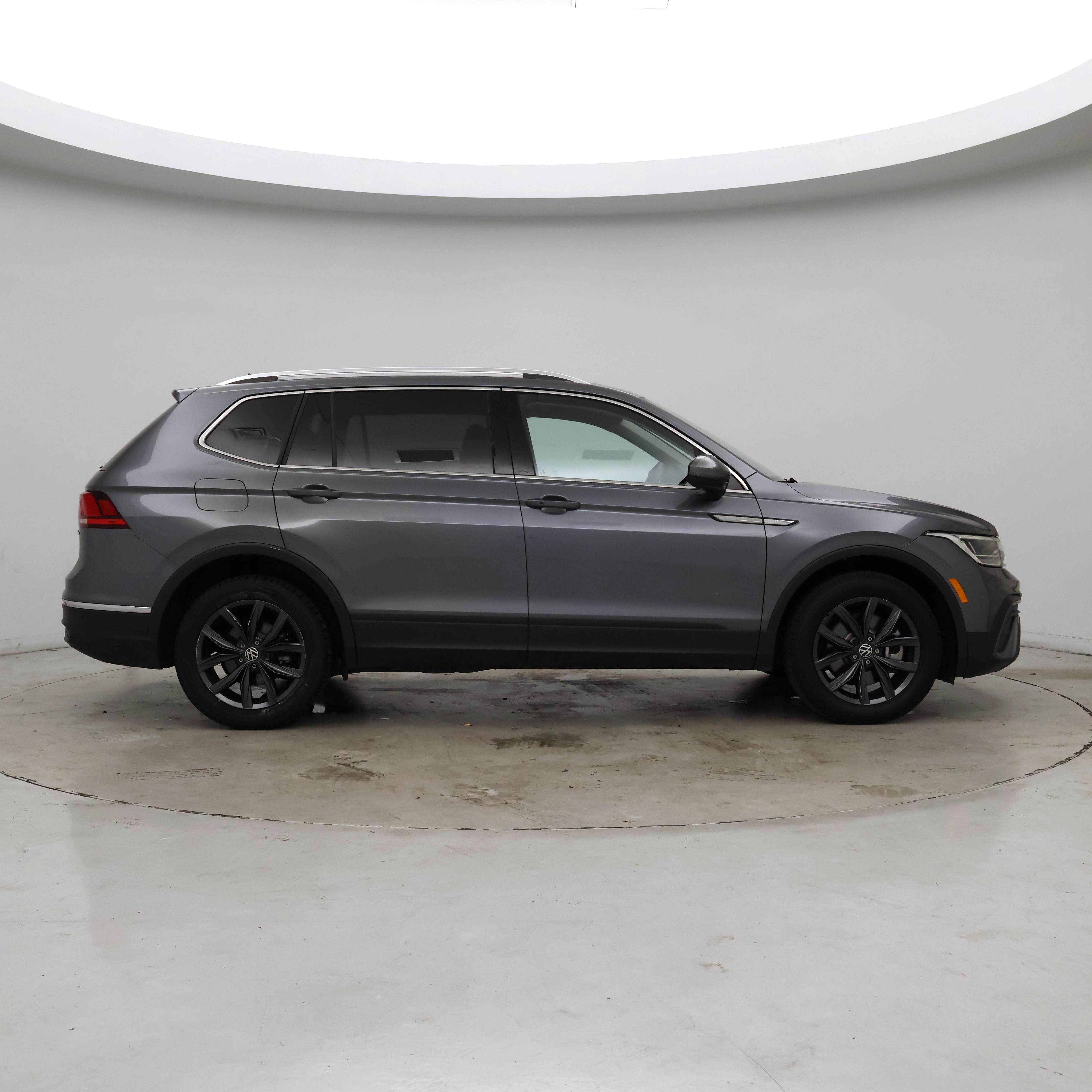 Thumbnail: 2023 Volkswagen Tiguan - 5