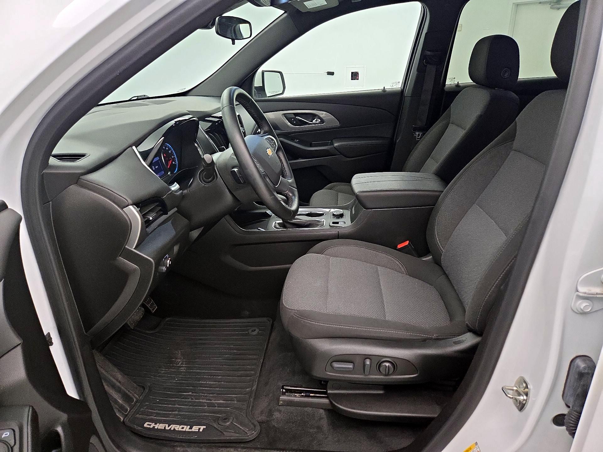 Thumbnail: 2023 Chevrolet Traverse - 11