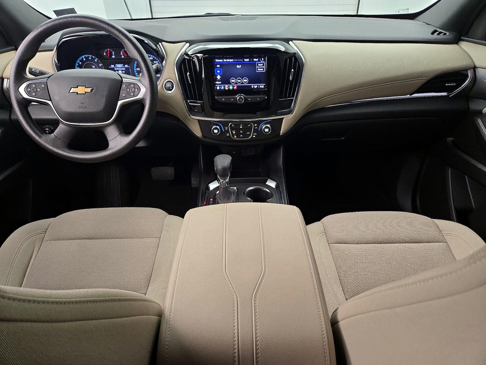 2023 Chevrolet Traverse LS - Photo 10