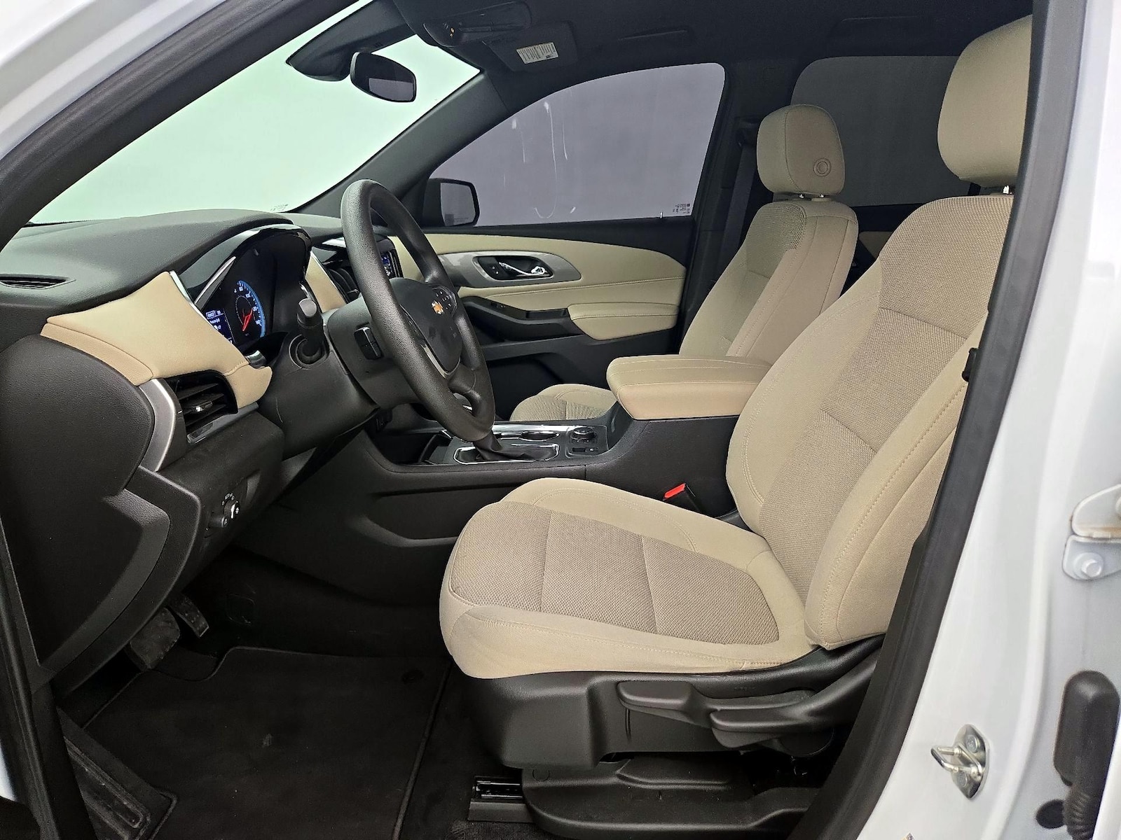 2023 Chevrolet Traverse LS - Photo 12