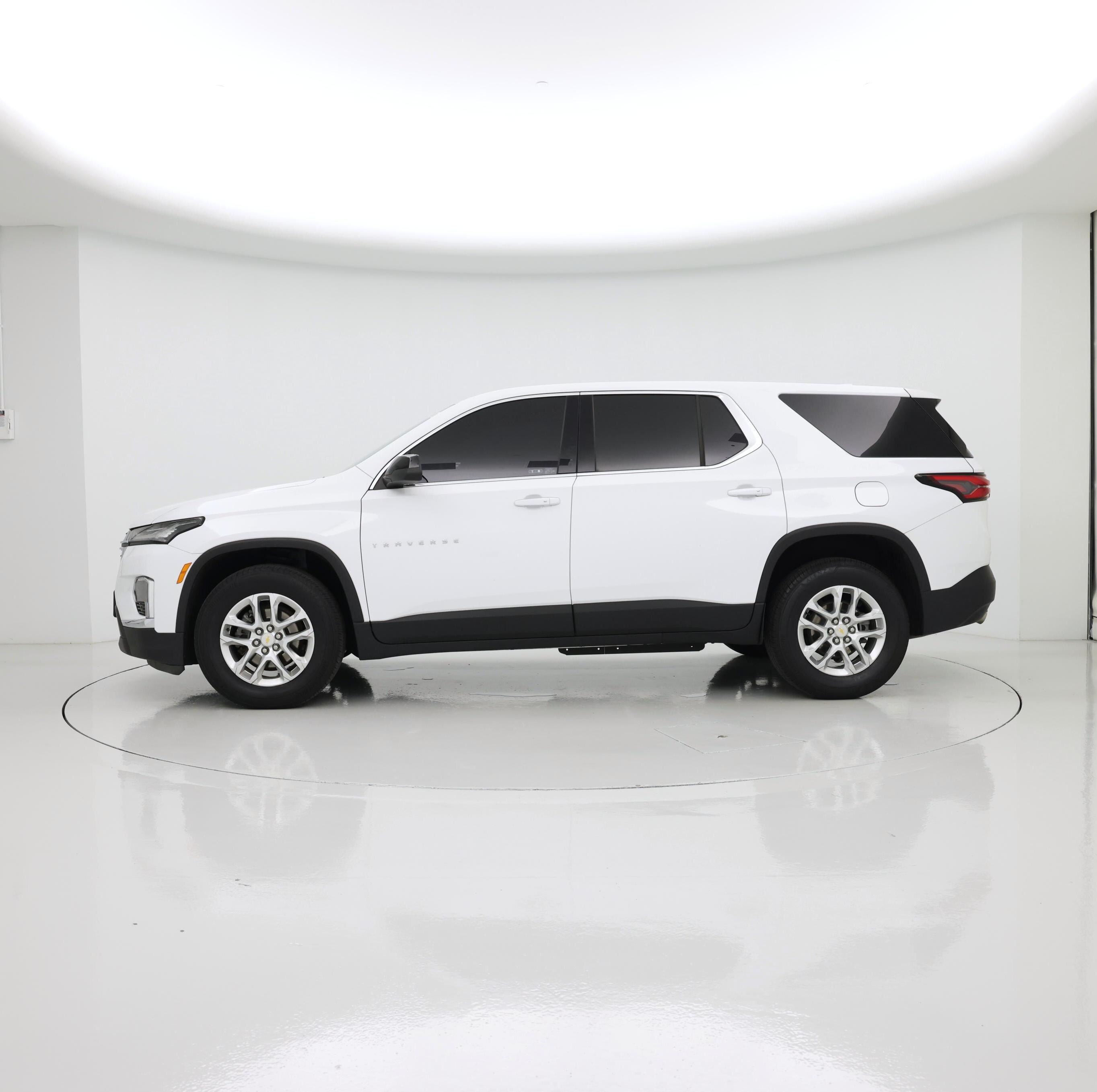 Thumbnail: 2023 Chevrolet Traverse - 3