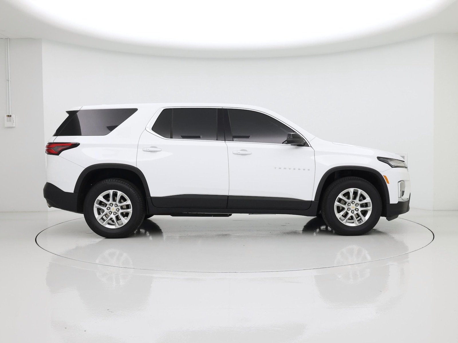 2023 Chevrolet Traverse LS - Photo 8