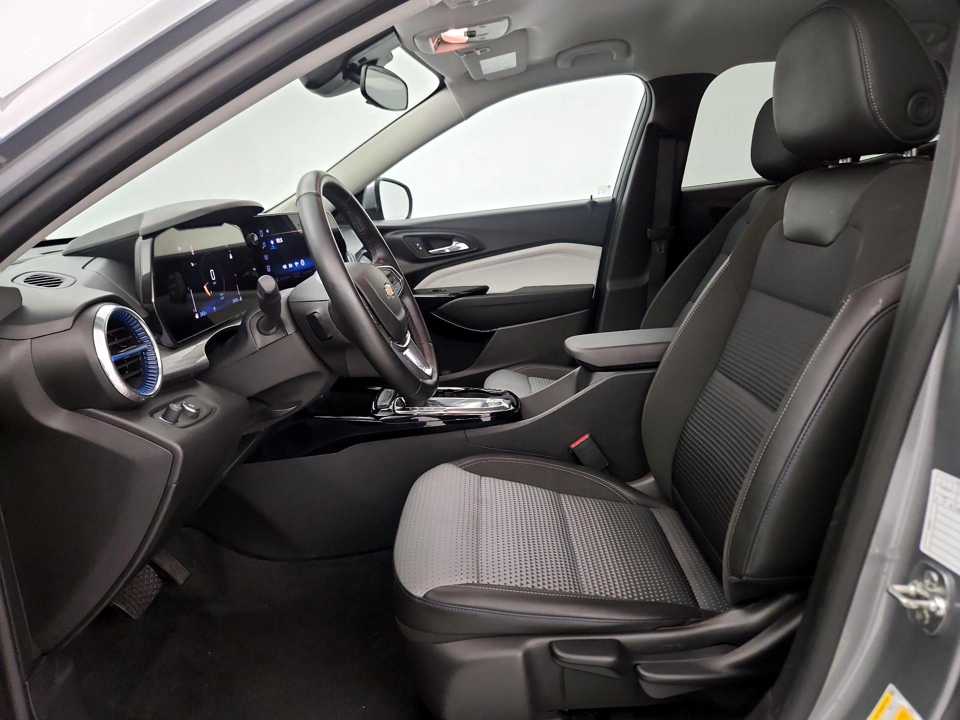Thumbnail: 2025 Chevrolet Trax - 11