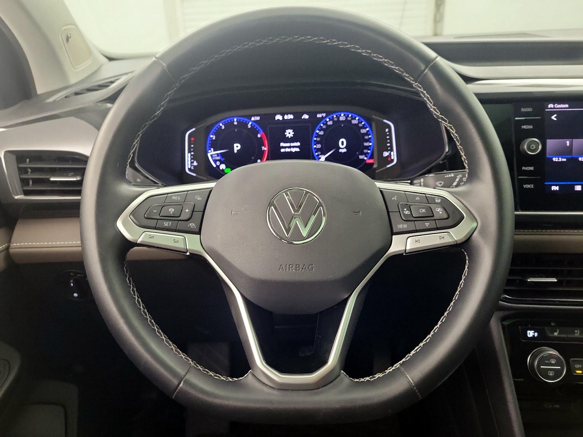 Thumbnail: 2022 Volkswagen Taos - 10