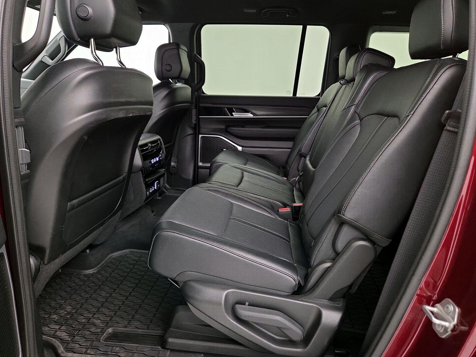 Thumbnail: 2024 Jeep Wagoneer - 20