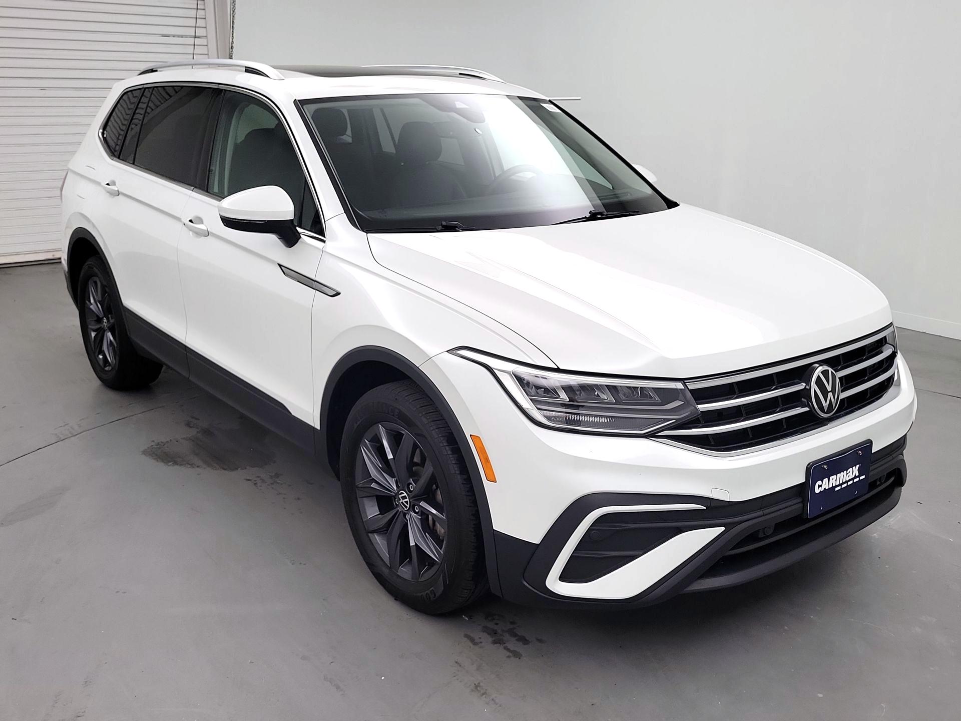 Thumbnail: 2023 Volkswagen Tiguan - 1