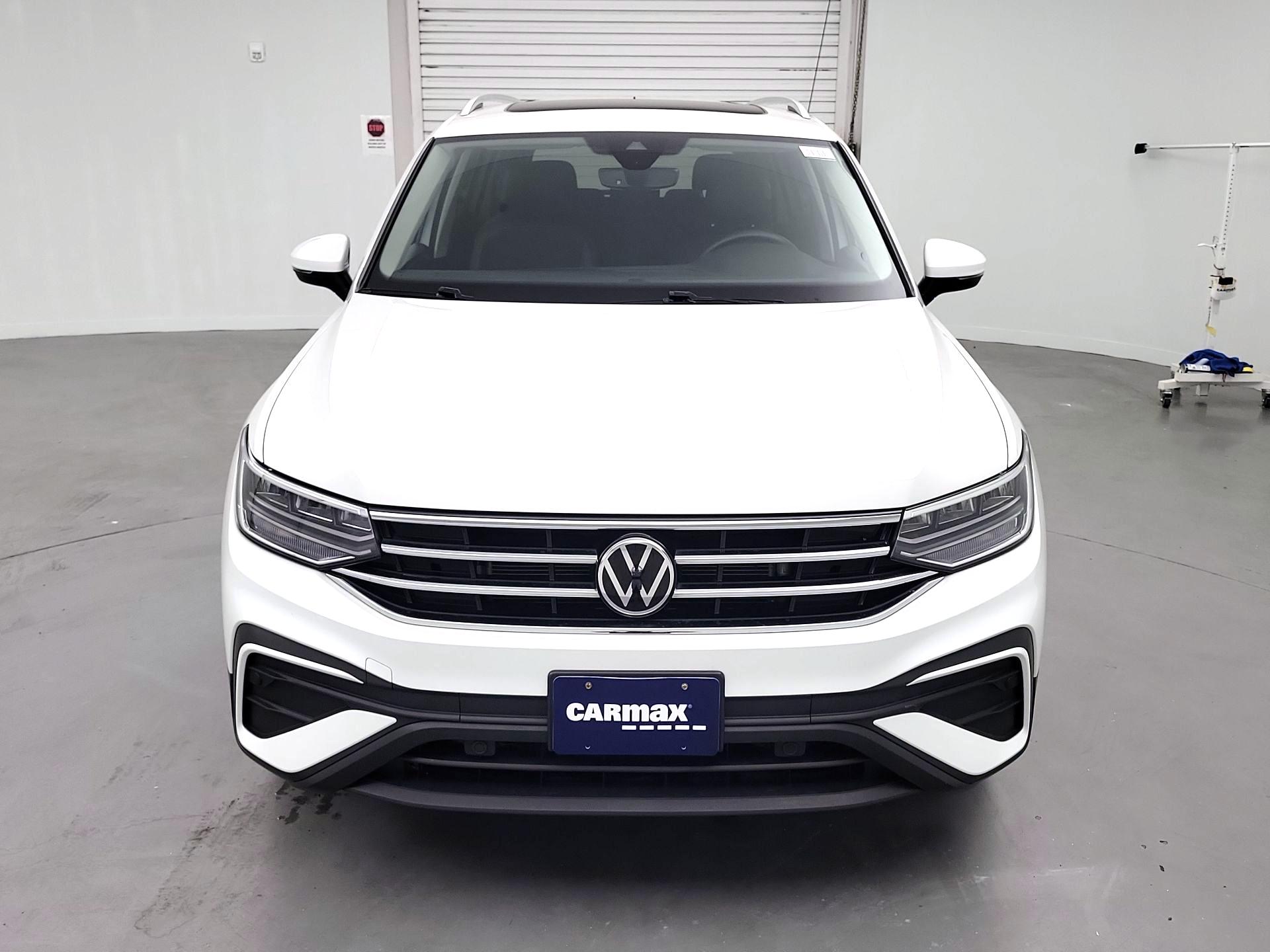 Thumbnail: 2023 Volkswagen Tiguan - 2
