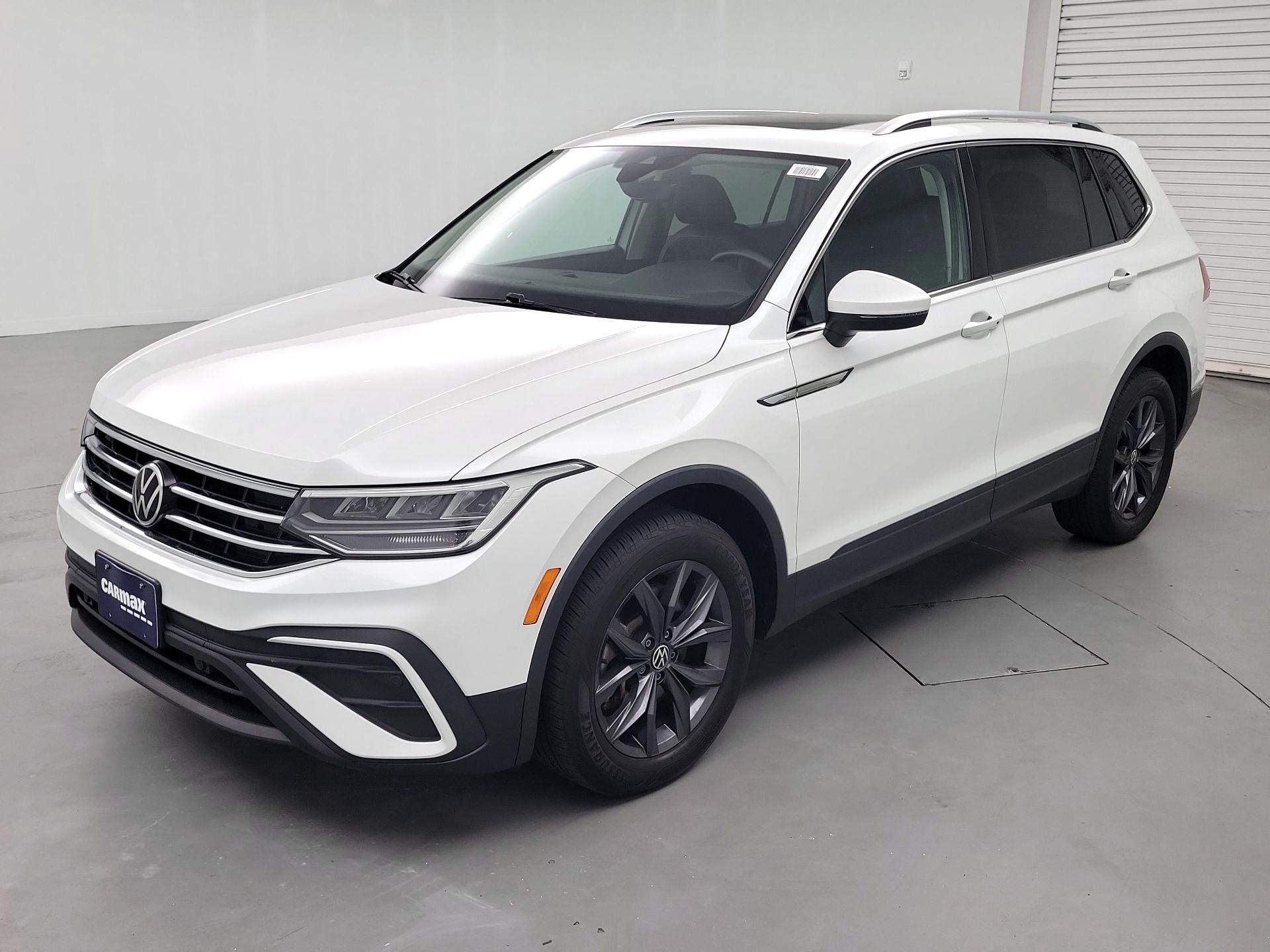 Thumbnail: 2023 Volkswagen Tiguan - 3