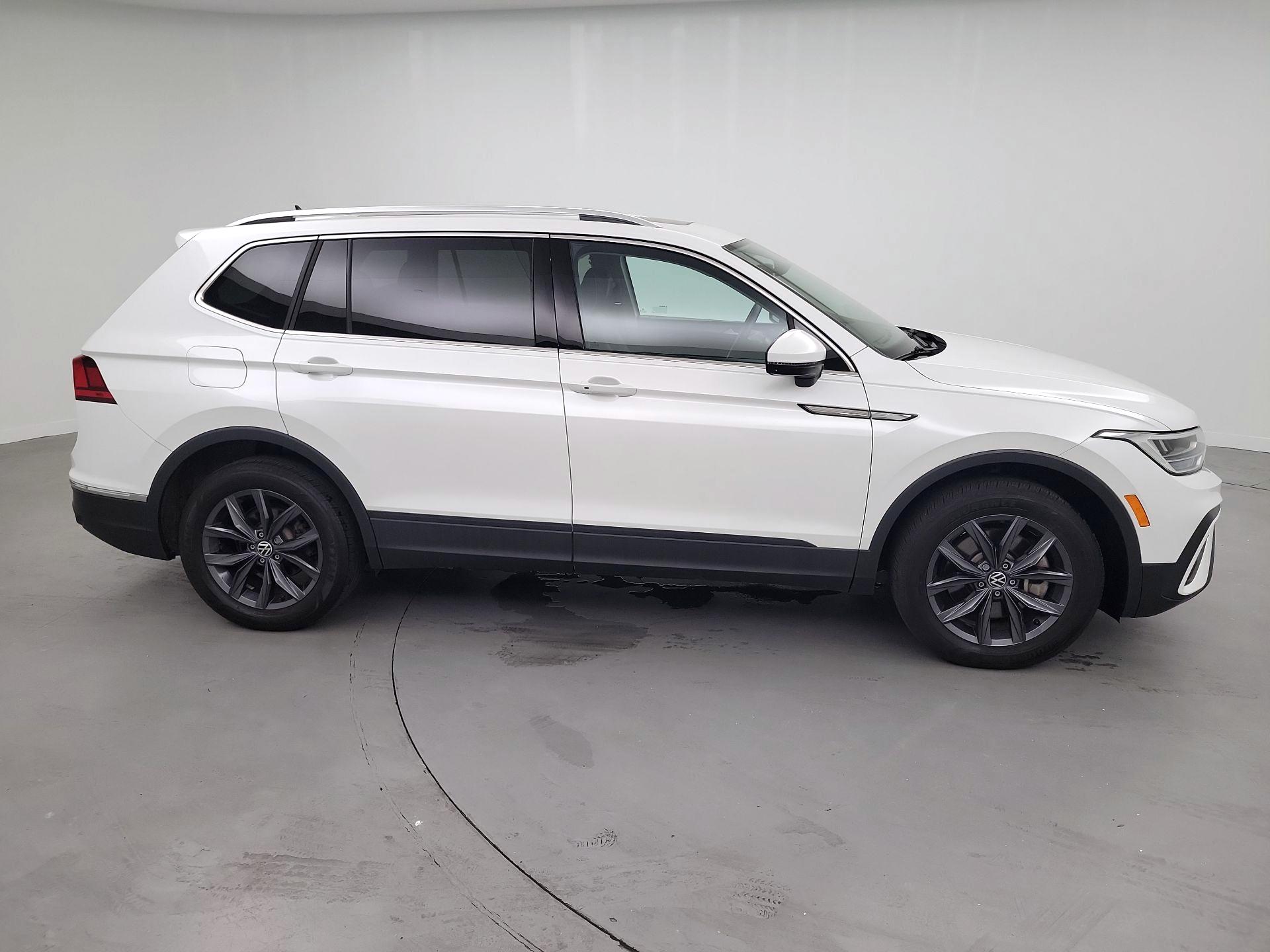 Thumbnail: 2023 Volkswagen Tiguan - 4