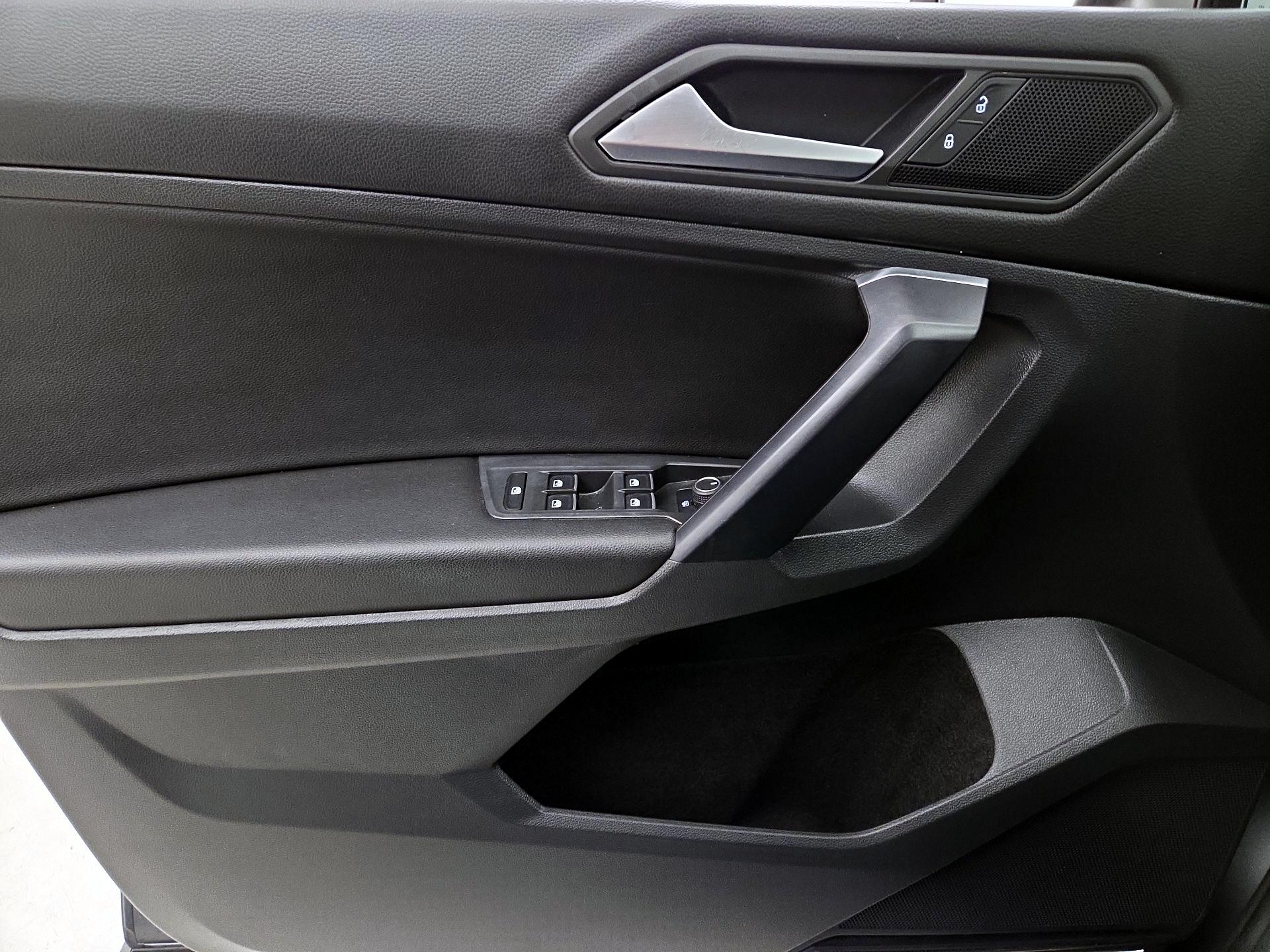 Thumbnail: 2021 Volkswagen Tiguan - 12