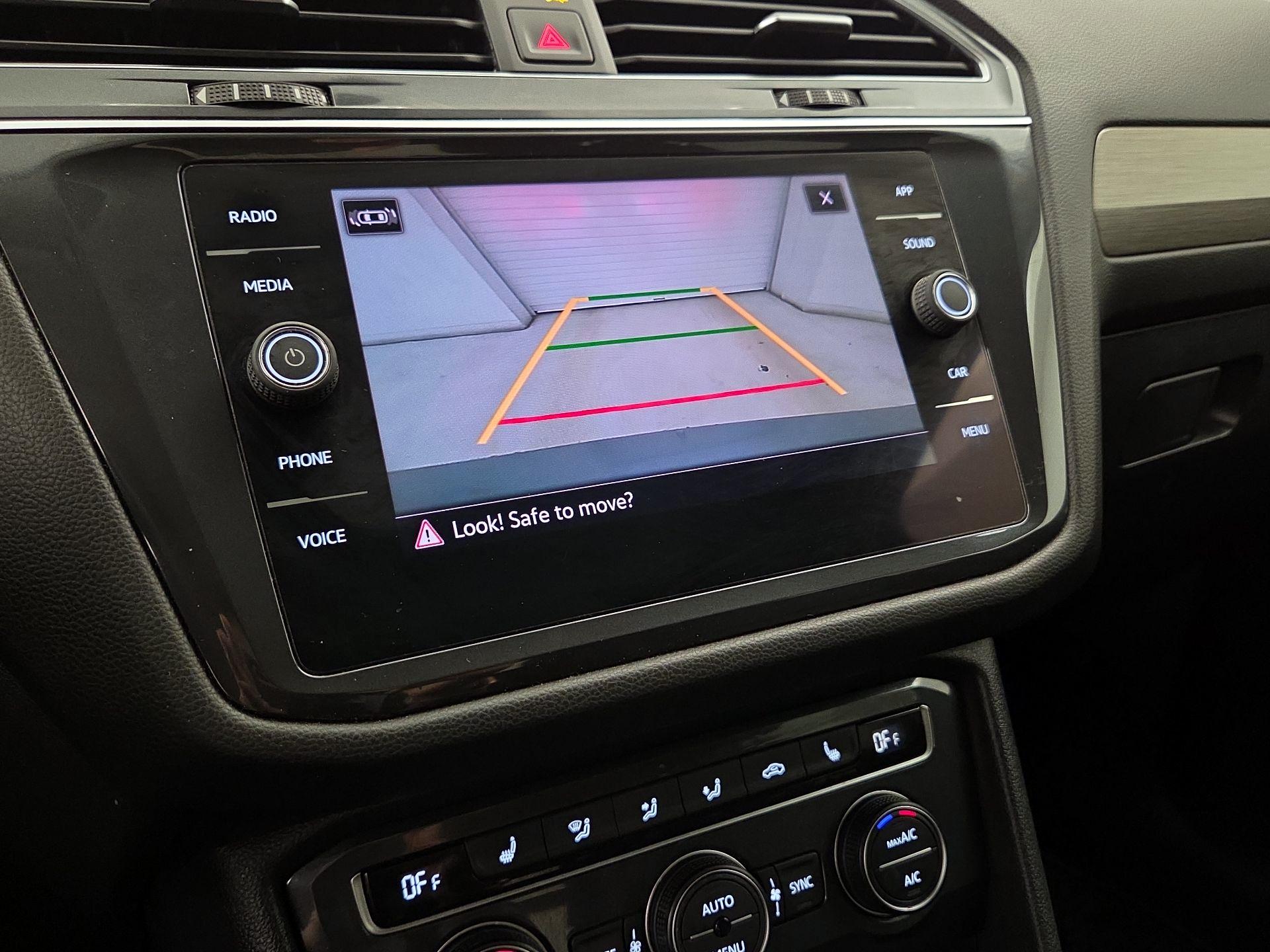 Thumbnail: 2021 Volkswagen Tiguan - 14