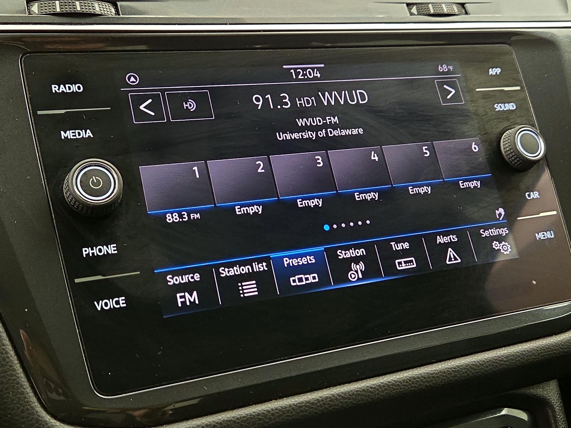 Thumbnail: 2021 Volkswagen Tiguan - 15