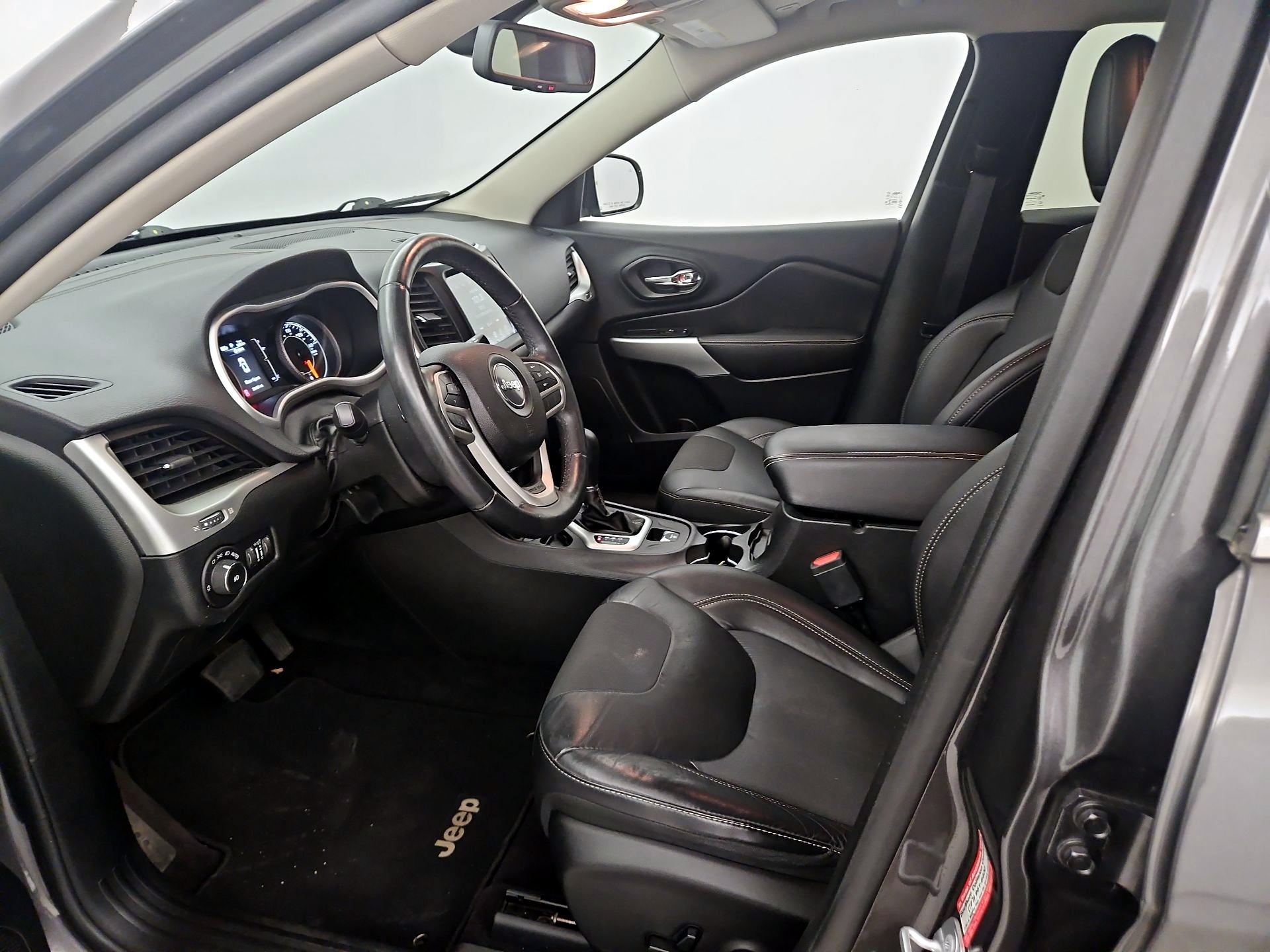 Thumbnail: 2018 Jeep Cherokee - 11