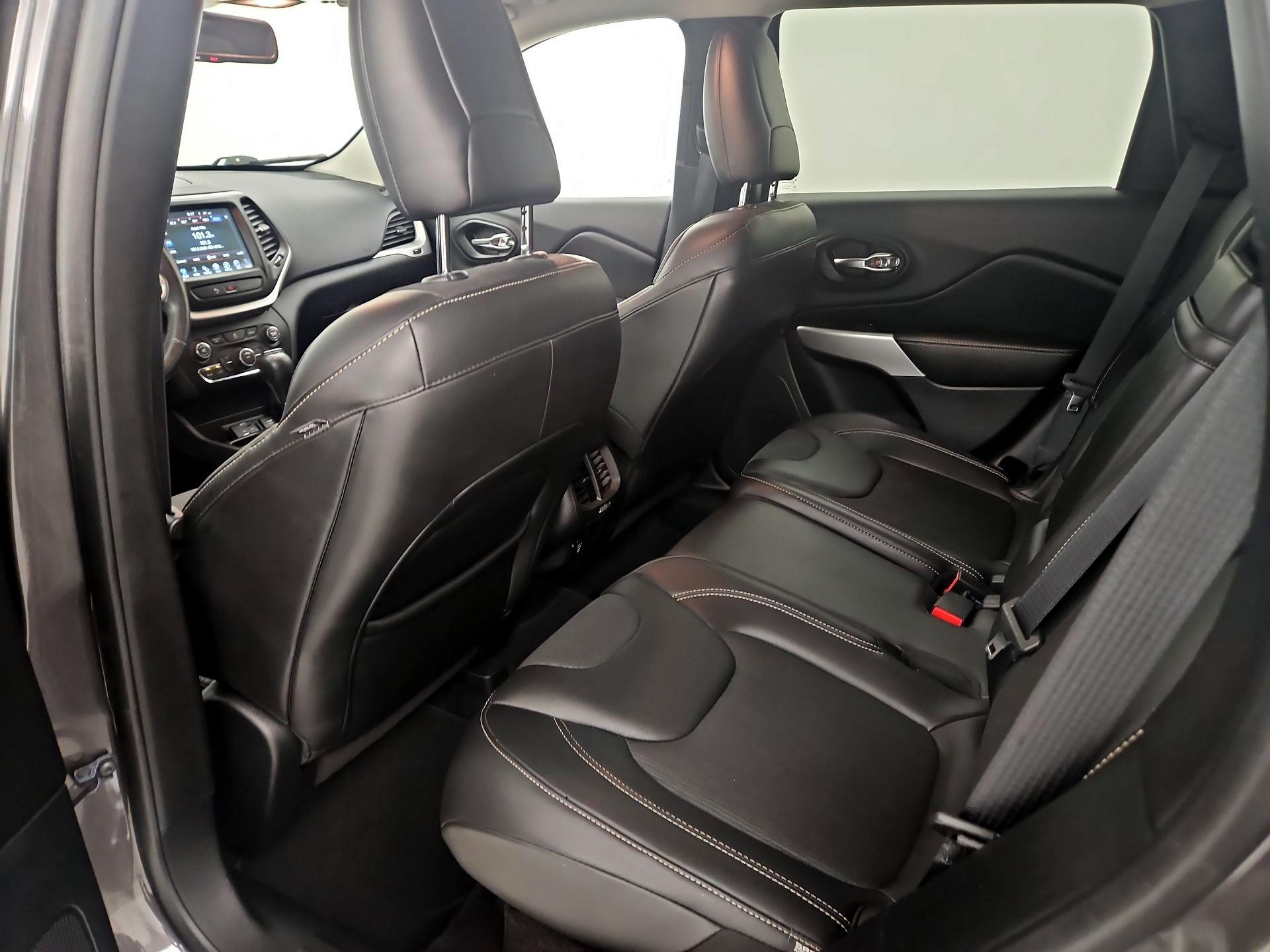 Thumbnail: 2018 Jeep Cherokee - 19