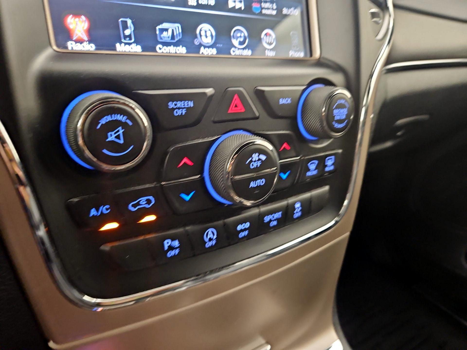 Thumbnail: 2017 Jeep Grand Cherokee - 17